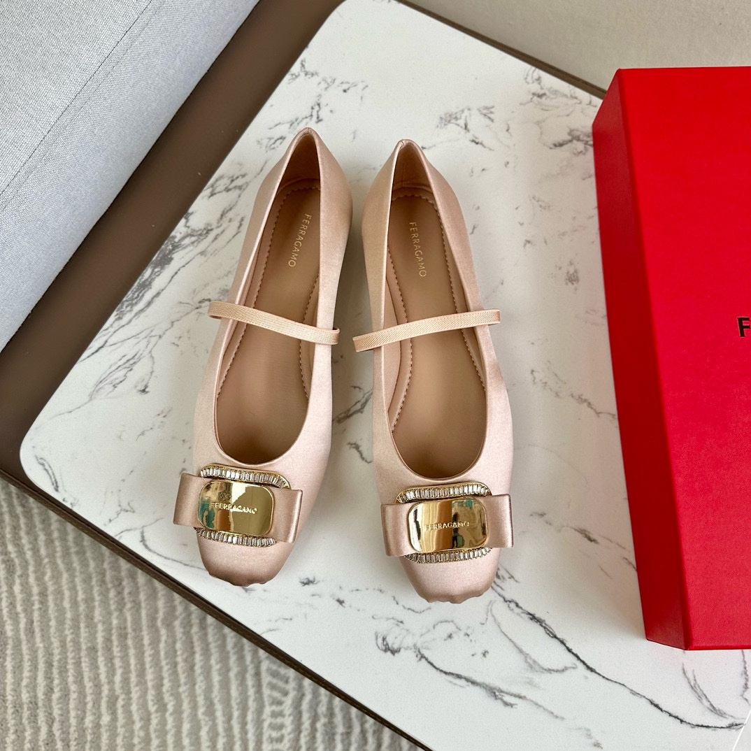 NO:415185,Fast and winter new colors. Original factory original order!  Good goods!  Ferragamo/Ferragamo Square-toe bow buckle Mary Jane shoes Ballet shoes This is a soft ceiling~ The upper is made of original custom silk, inner foot pad mixed-bred sheepskin, original open mold non-slip sole, size 35/40 (40 custom made without return or replacement), single shoes, ferragamo, ferragamo, mary jane, sheepskin, real silk19860909秋冬爆款新色.原厂原单！好货好货！ Ferragamo/菲拉格慕方头蝴蝶结扣玛丽珍鞋芭蕾舞鞋这是柔软天花板呀~ 鞋面采用原版定制真丝 内里垫脚混种羊皮 大底原版开模防滑大底 码数35/40（40定做不退不换）,单鞋,ferragamo,ferragamo,mary jane,sheepskin,real silk,Women's Shoes