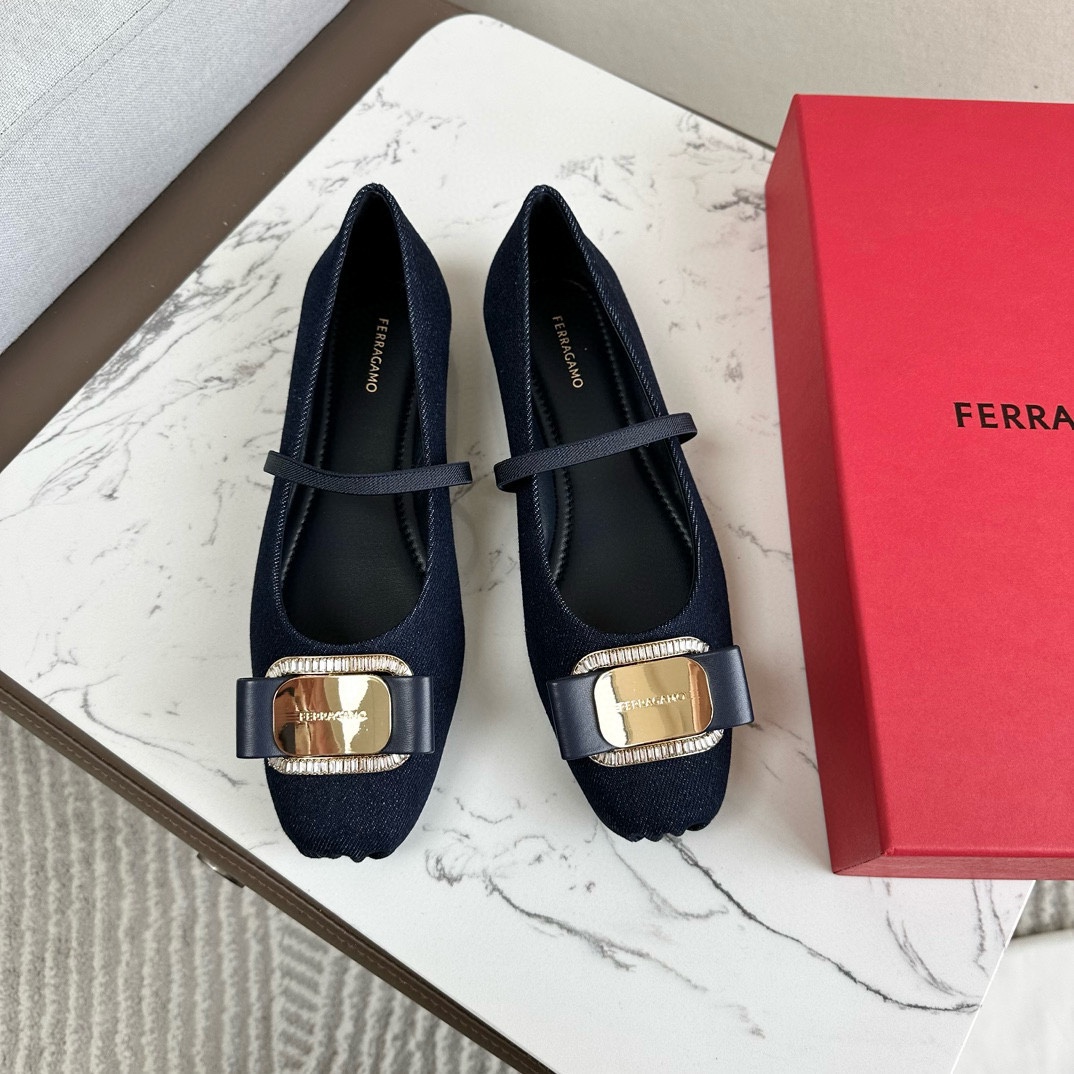 NO:415192,Fast and winter new colors. Original factory original order!  Good goods!  Ferragamo/Ferragamo Square-toe bow buckle Mary Jane shoes Ballet shoes This is a soft ceiling~ The upper is made of original custom denim, inner foot pad mixed-bred sheepskin, original open mold-proof and non-slip sole, size 35/40 (40 custom made without return or replacement), single shoes, ferragamo, ferragamo, mary jane, sheepskin19860909秋冬爆款新色.原厂原单！好货好货！ Ferragamo/菲拉格慕方头蝴蝶结扣玛丽珍鞋芭蕾舞鞋这是柔软天花板呀~ 鞋面采用原版定制牛仔布 内里垫脚混种羊皮 大底原版开模防滑大底 码数35/40（40定做不退不换）,单鞋,ferragamo,ferragamo,mary jane,sheepskin,Women's Shoes
