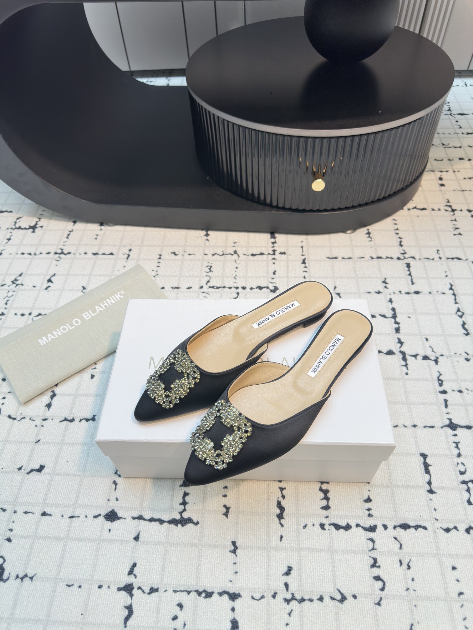Magolo BlahnlK Classic Slippers: Top Quality Italian Imports for Fashionable Women - 图片 3