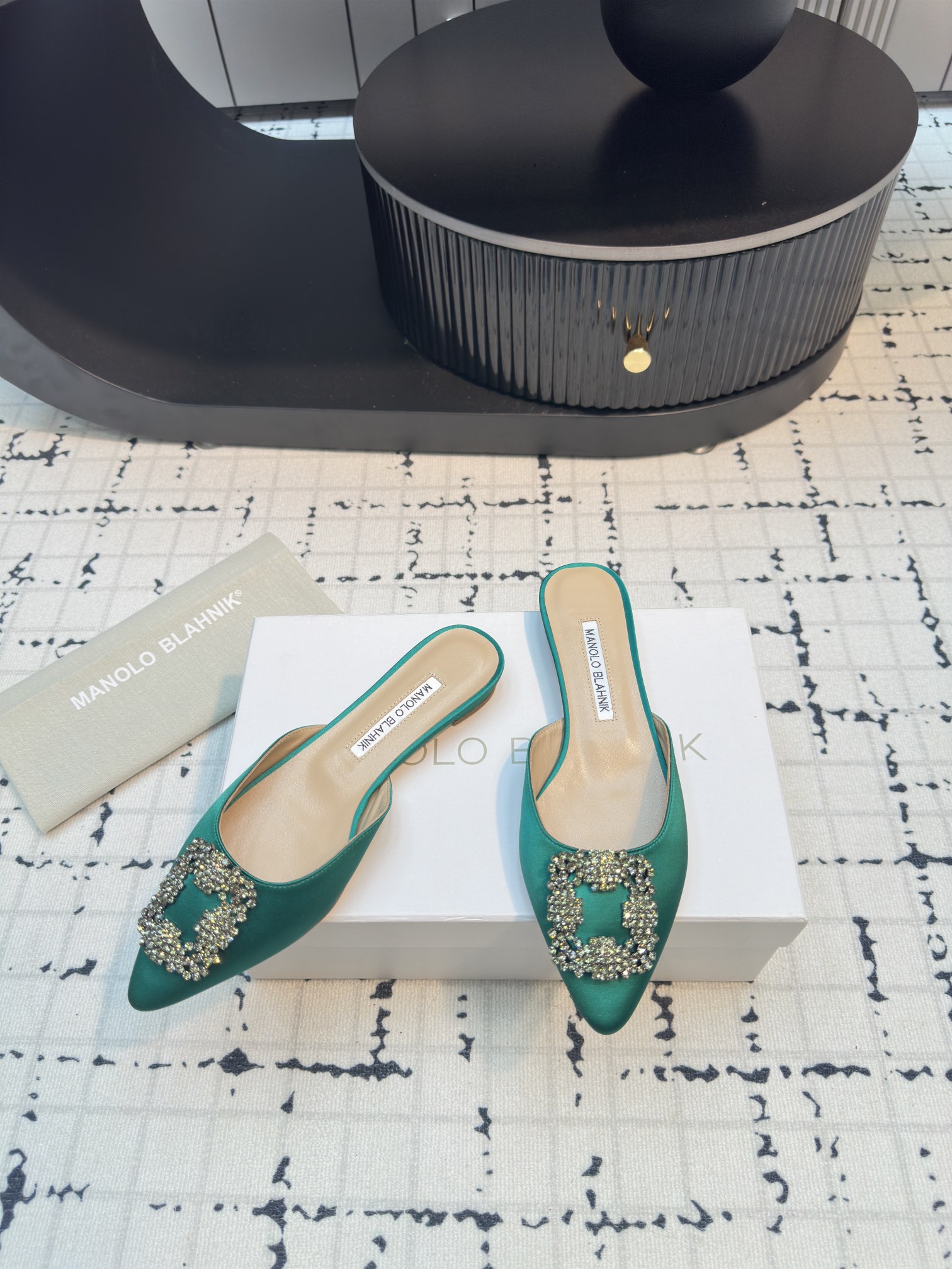 Magolo Blahnik Classic Slippers: High-Quality Italian Imports for Stylish Women - 图片 4