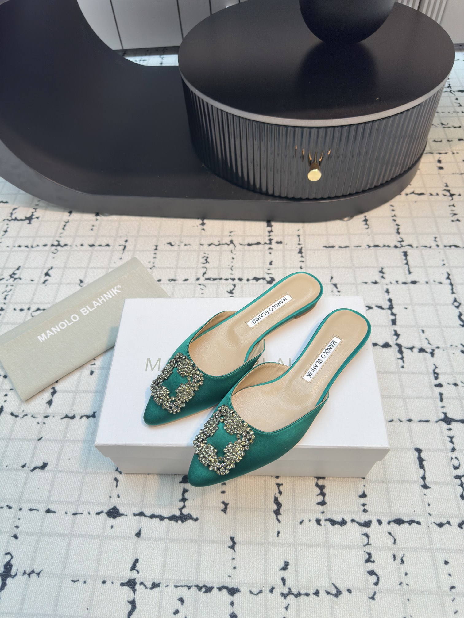Magolo Blahnik Classic Slippers: High-Quality Italian Imports for Stylish Women - 图片 3