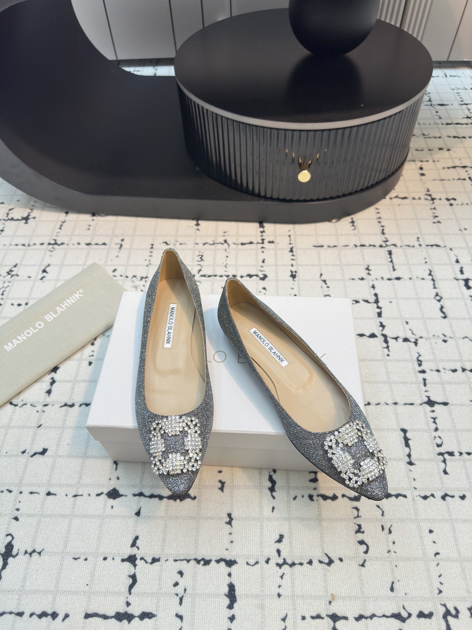 Manolo Blahnik: Quality Custom Footwear with Unique Design and Precision Testing - 图片 5