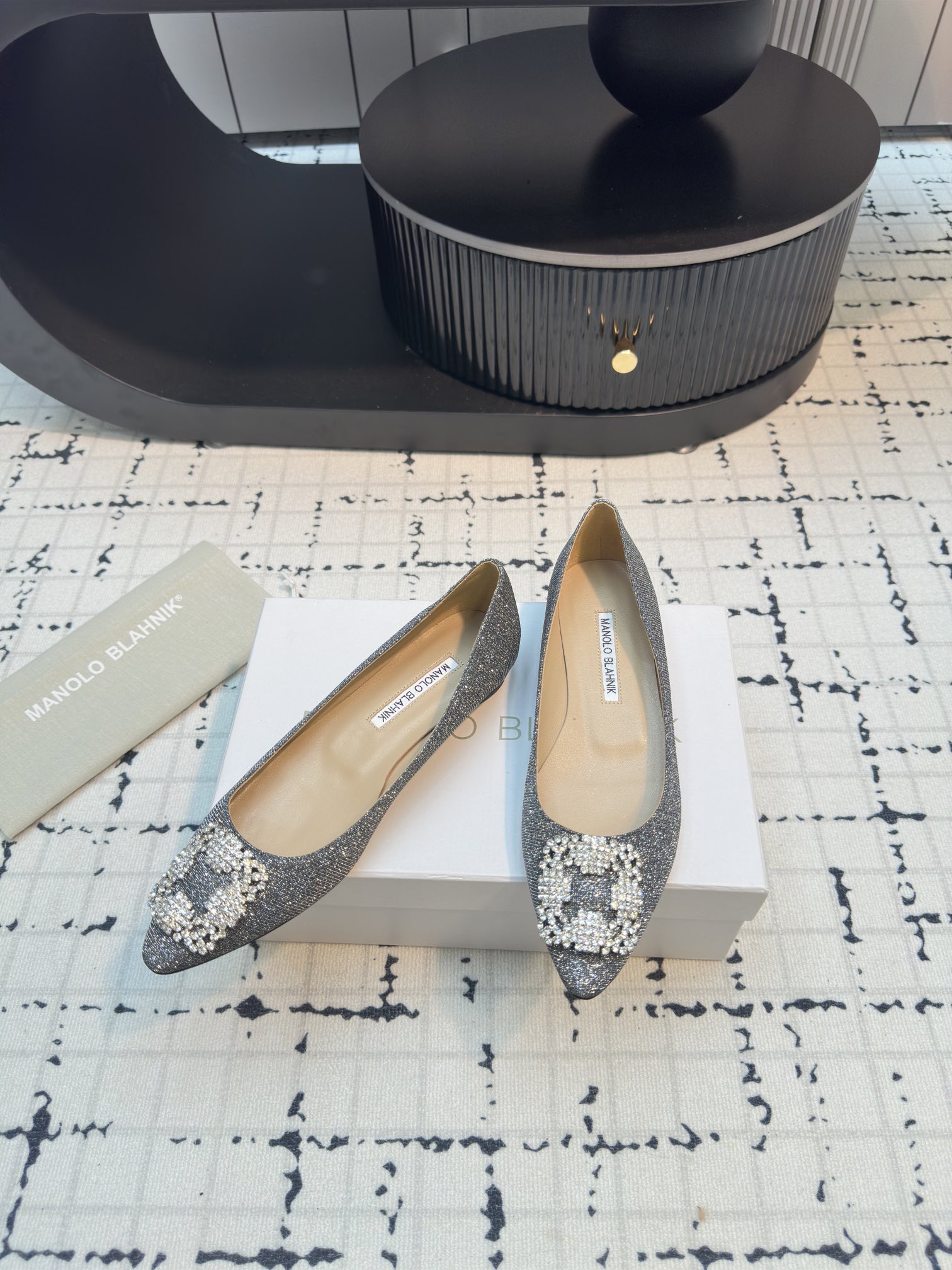 Manolo Blahnik: Quality Custom Footwear with Unique Design and Precision Testing - 图片 4
