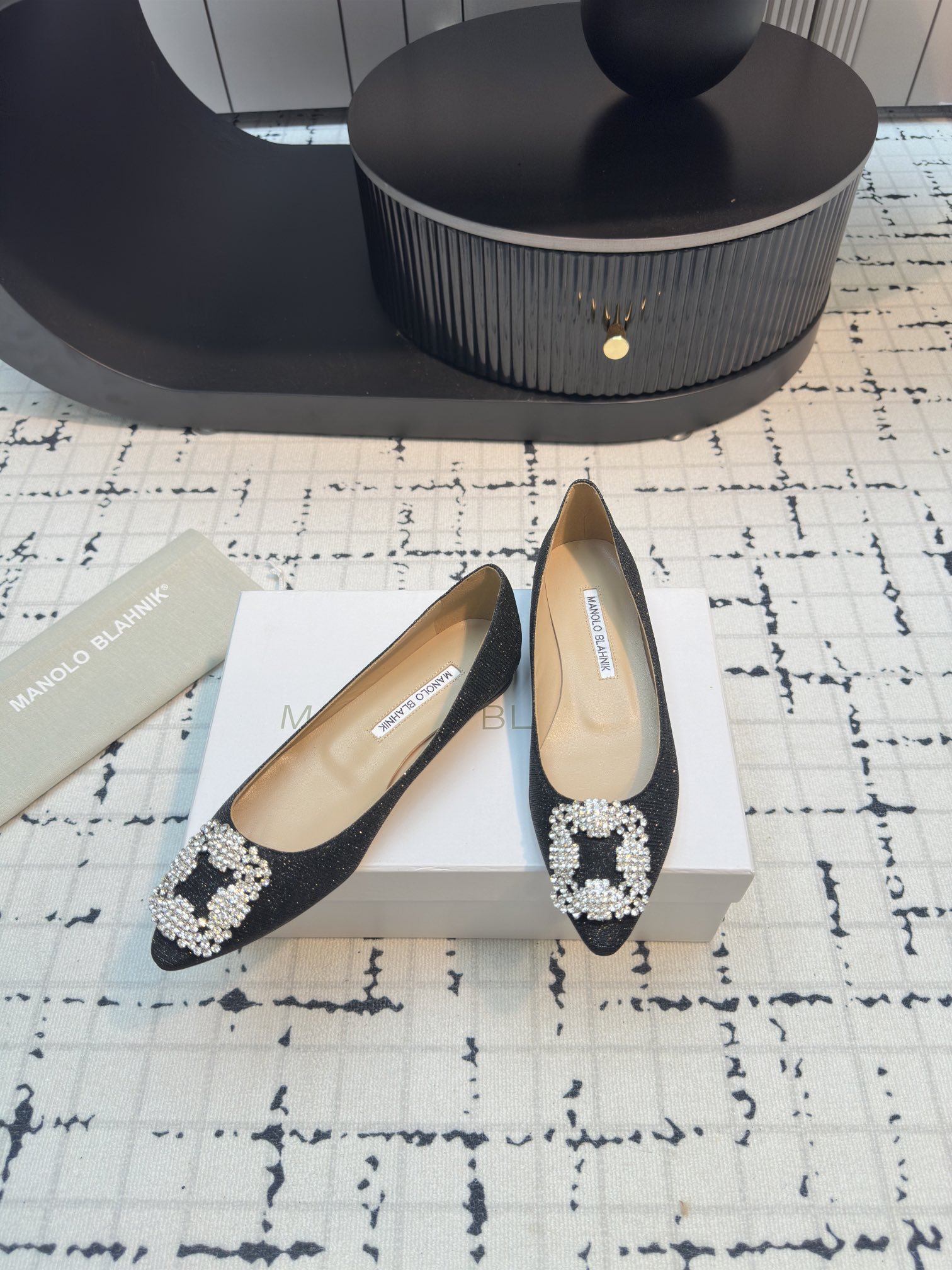 Manolo Blahnik: Quality and Precision in Footwear Design - 图片 4