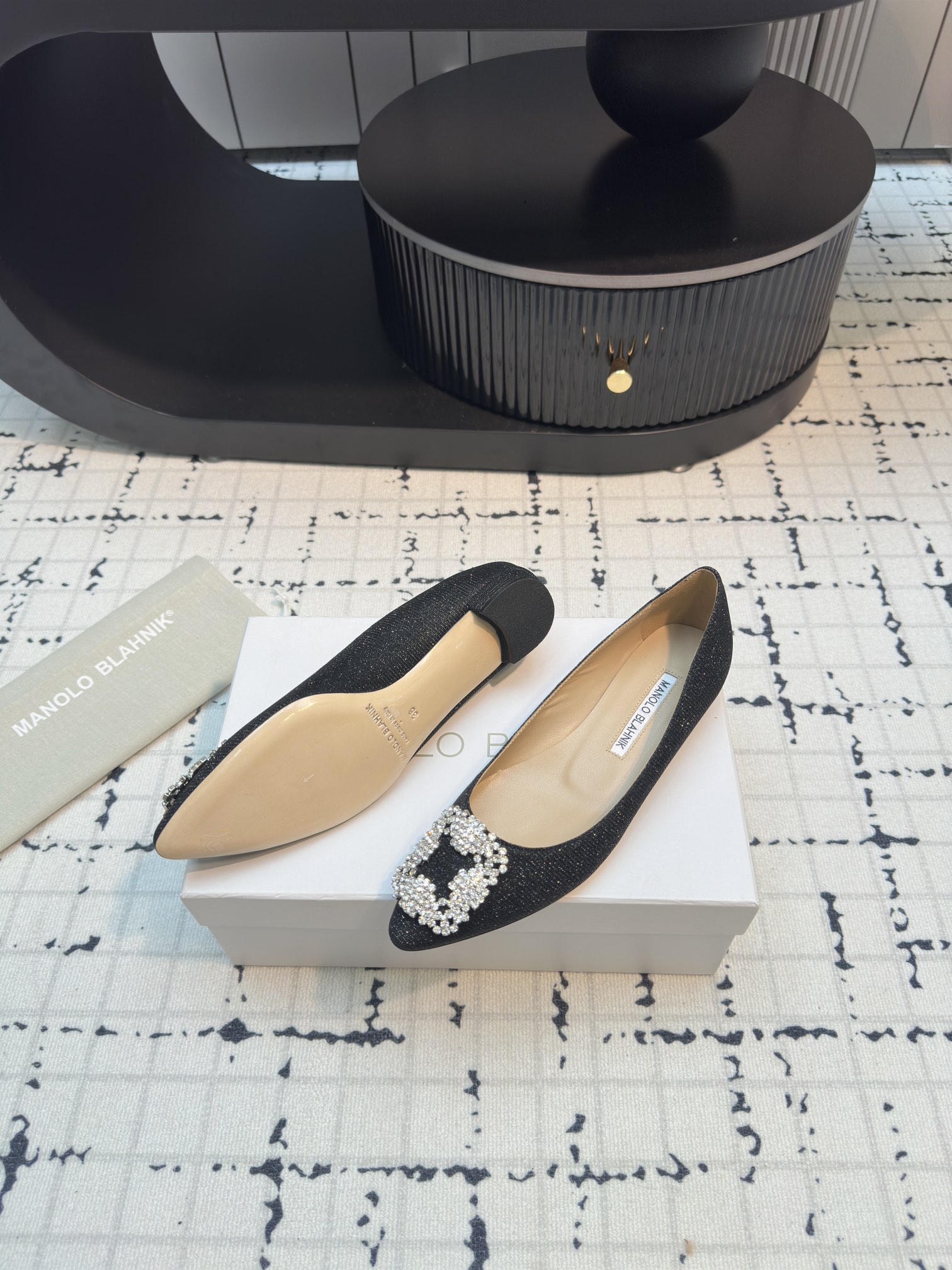 Manolo Blahnik: Quality and Precision in Footwear Design - 图片 6