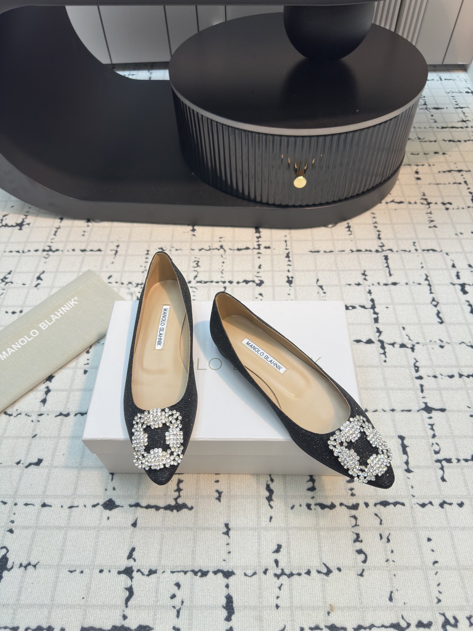 Manolo Blahnik: Quality and Precision in Footwear Design - 图片 5