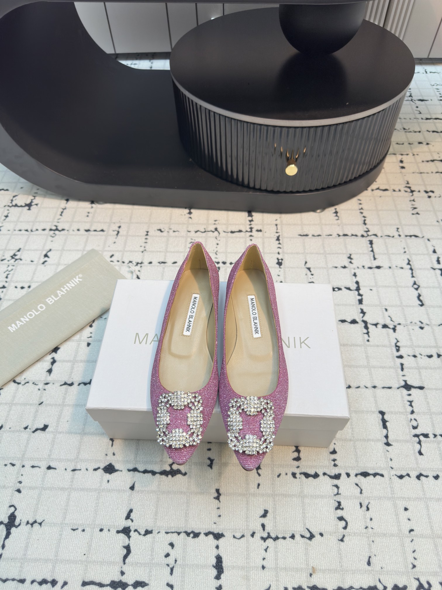 Manolo Blahnik’s High-Quality Custom Shoes: The Real Thing in Fashion World