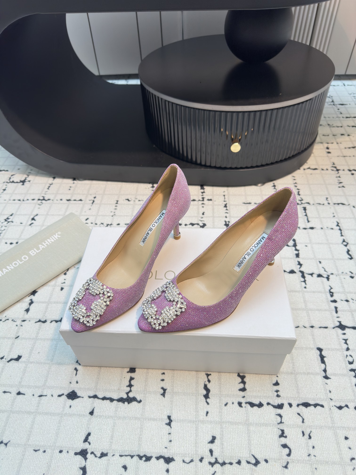 Manolo Blahnik: Quality Custom Footwear with Unique Design and Precision Craftsmanship - 图片 3