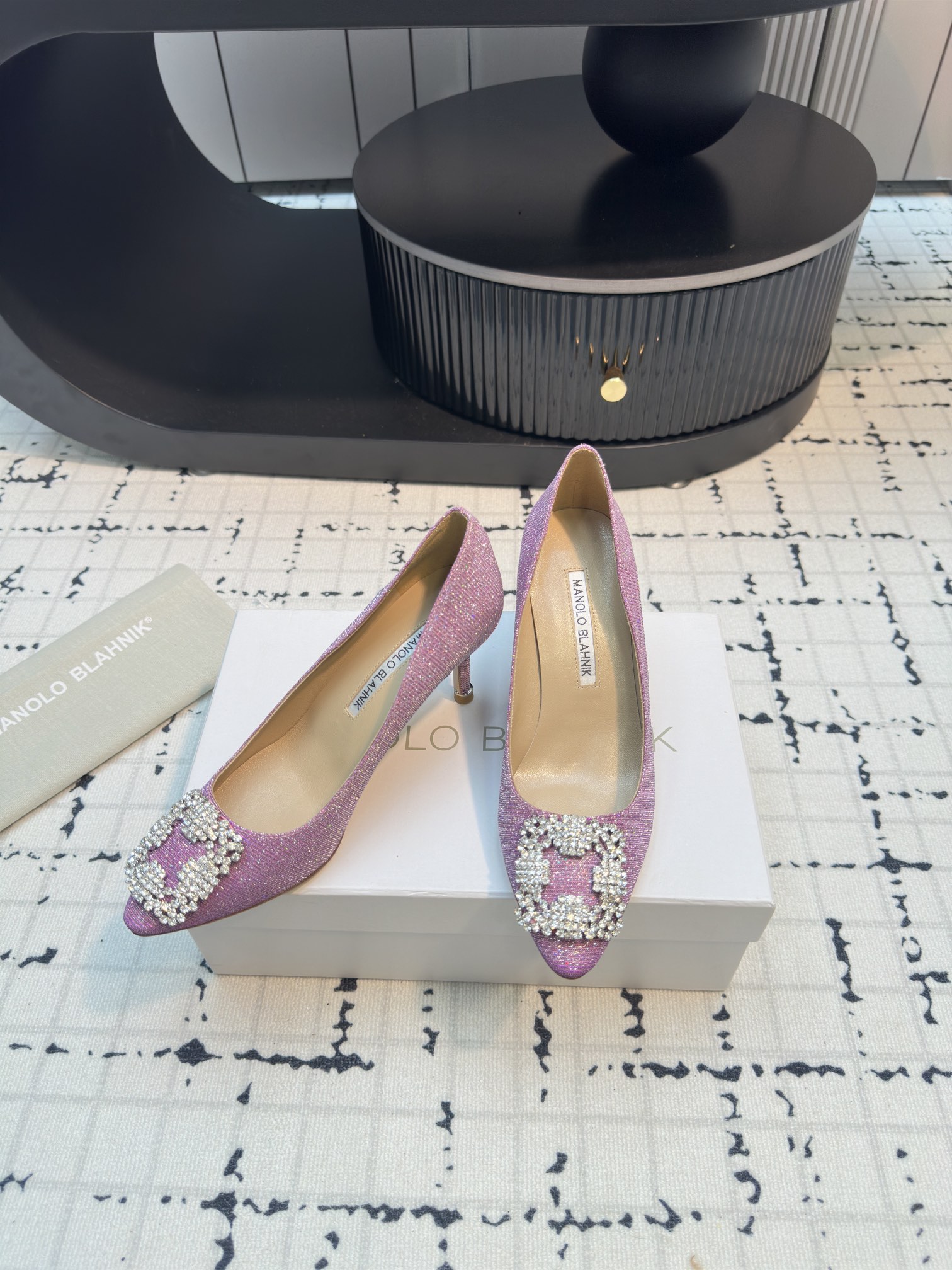 Manolo Blahnik: Quality Custom Footwear with Unique Design and Precision Craftsmanship - 图片 4