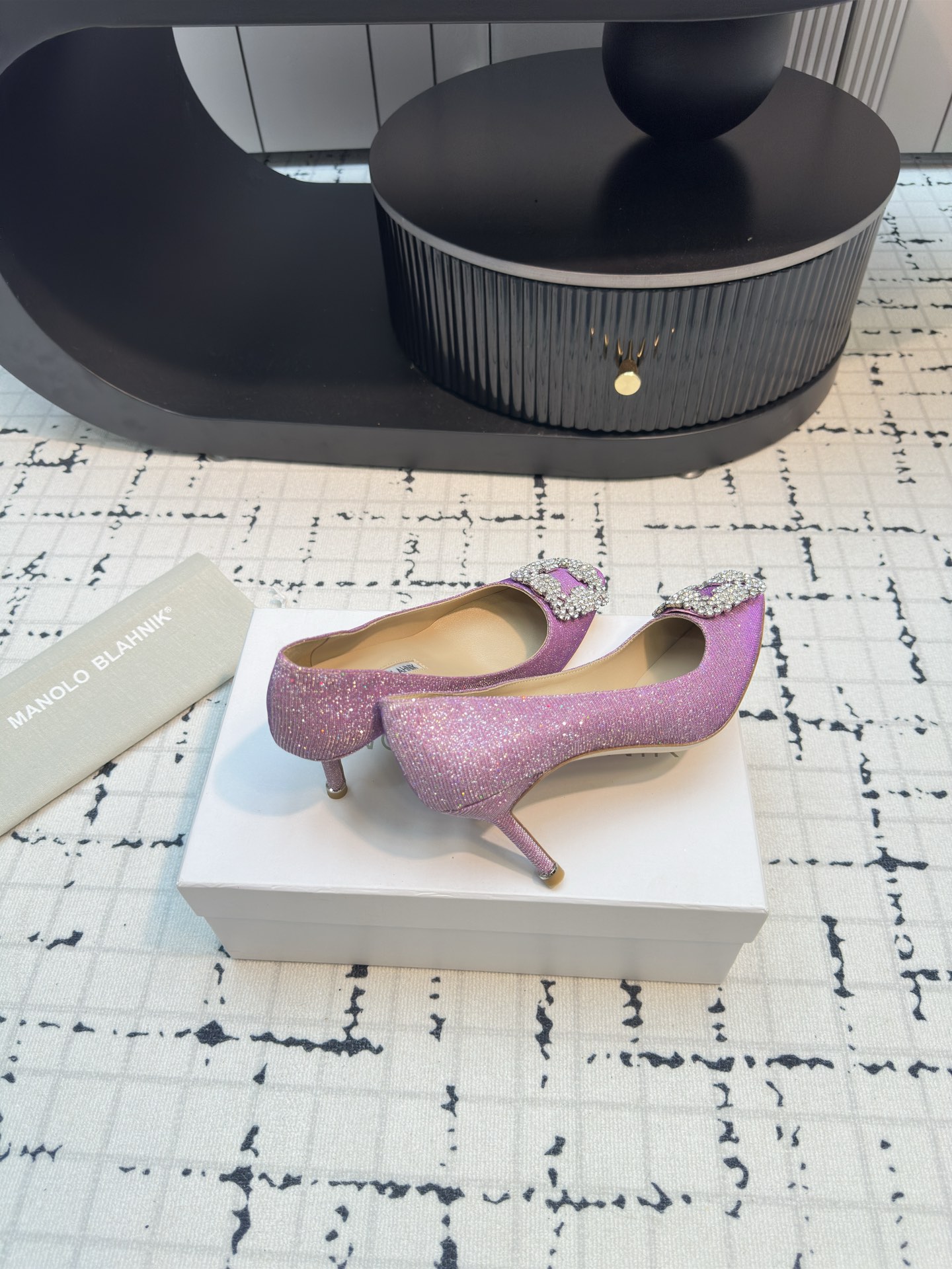 Manolo Blahnik: Quality Custom Footwear with Unique Design and Precision Craftsmanship - 图片 6