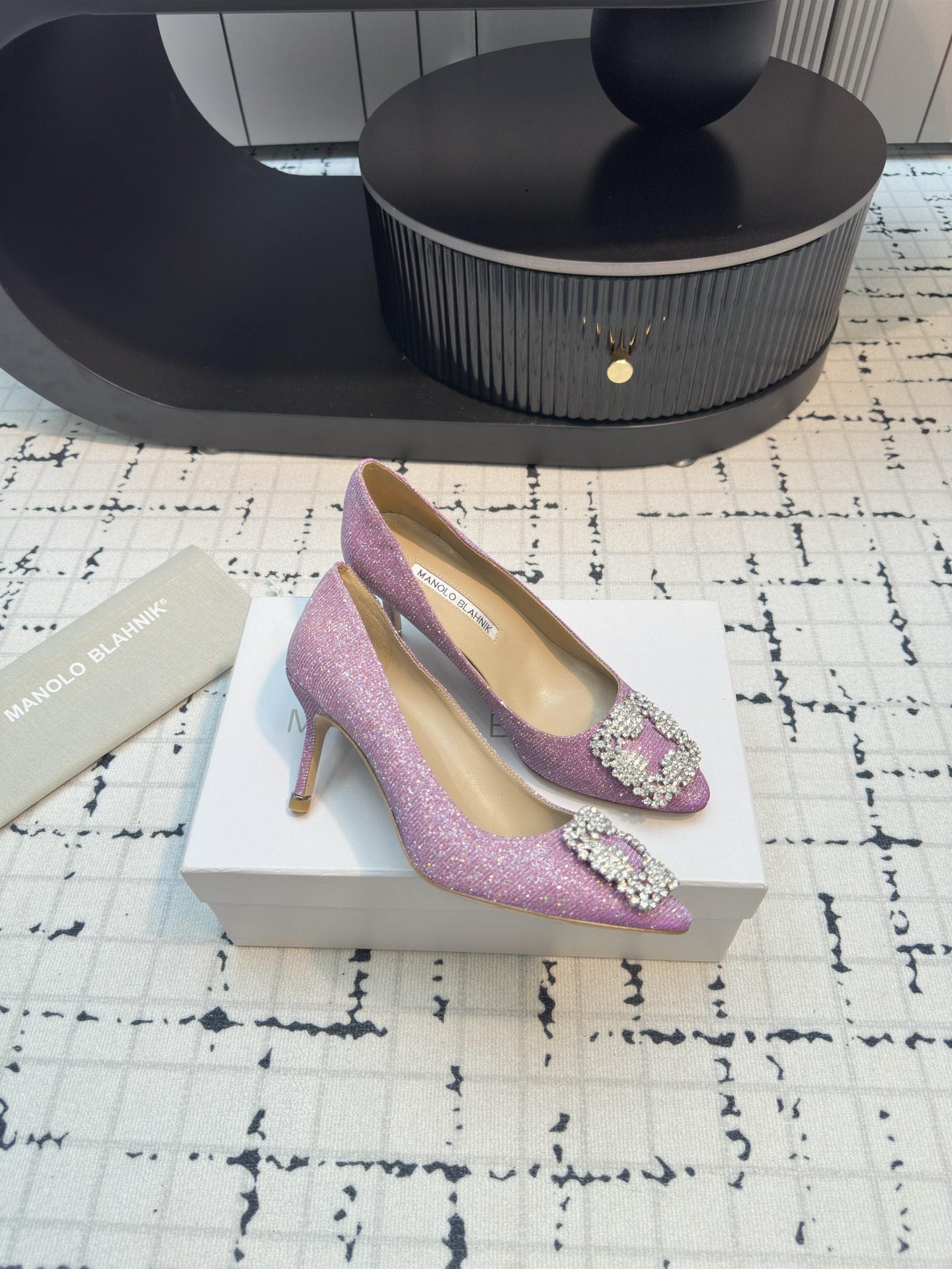 Manolo Blahnik: Quality Custom Footwear with Unique Design and Precision Craftsmanship - 图片 5