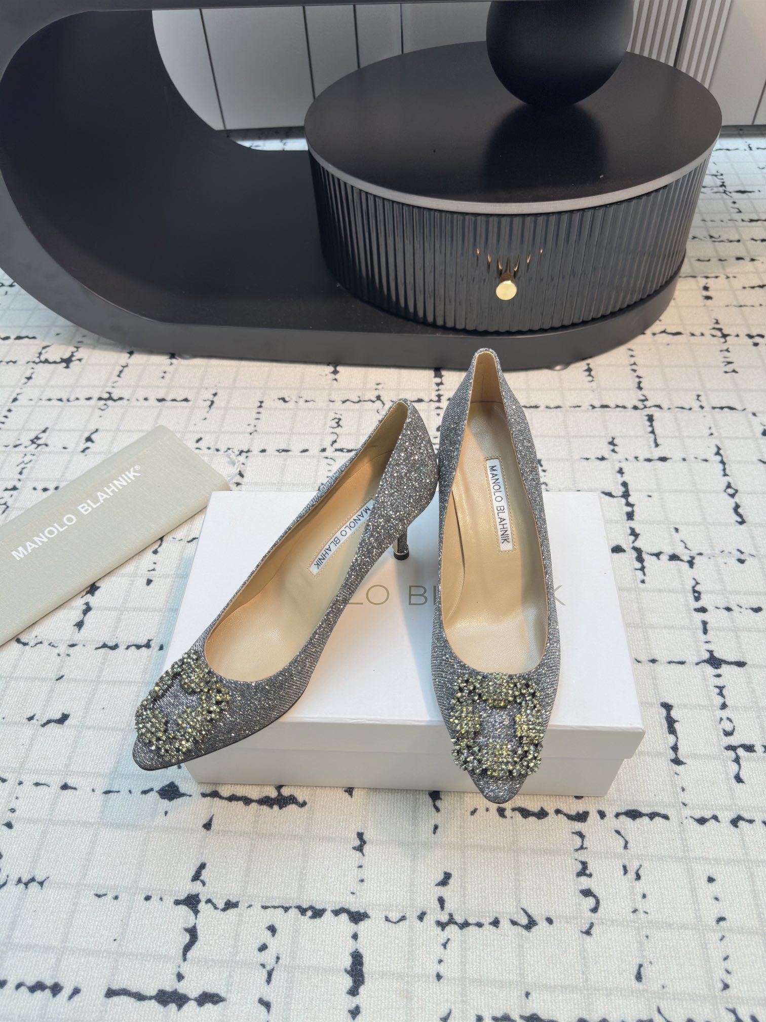 Manolo Blahnik: Perfect Quality Custom Shoes with Unique Design and Premium Materials - 图片 3
