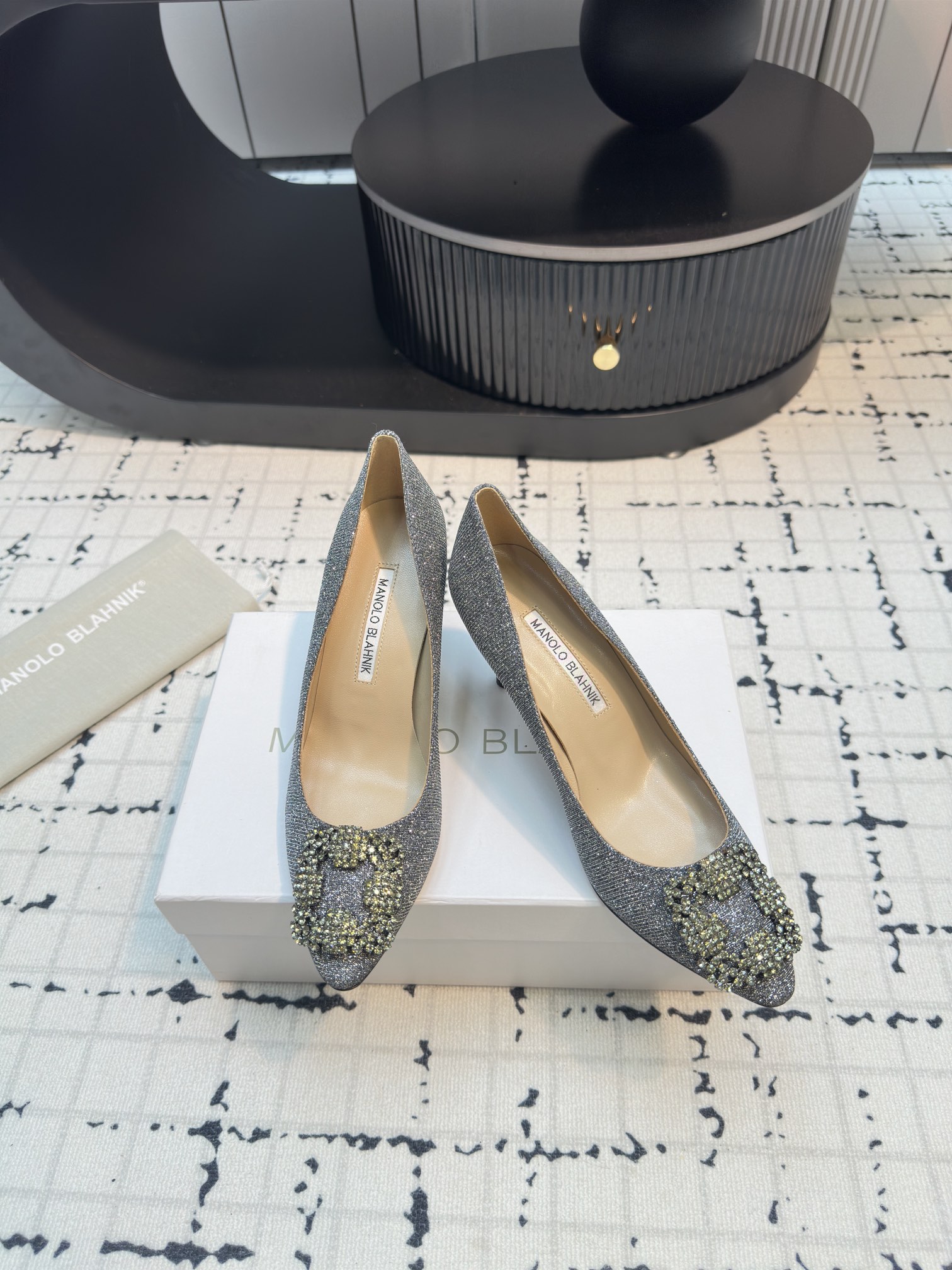 Manolo Blahnik: Perfect Quality Custom Shoes with Unique Design and Premium Materials - 图片 4