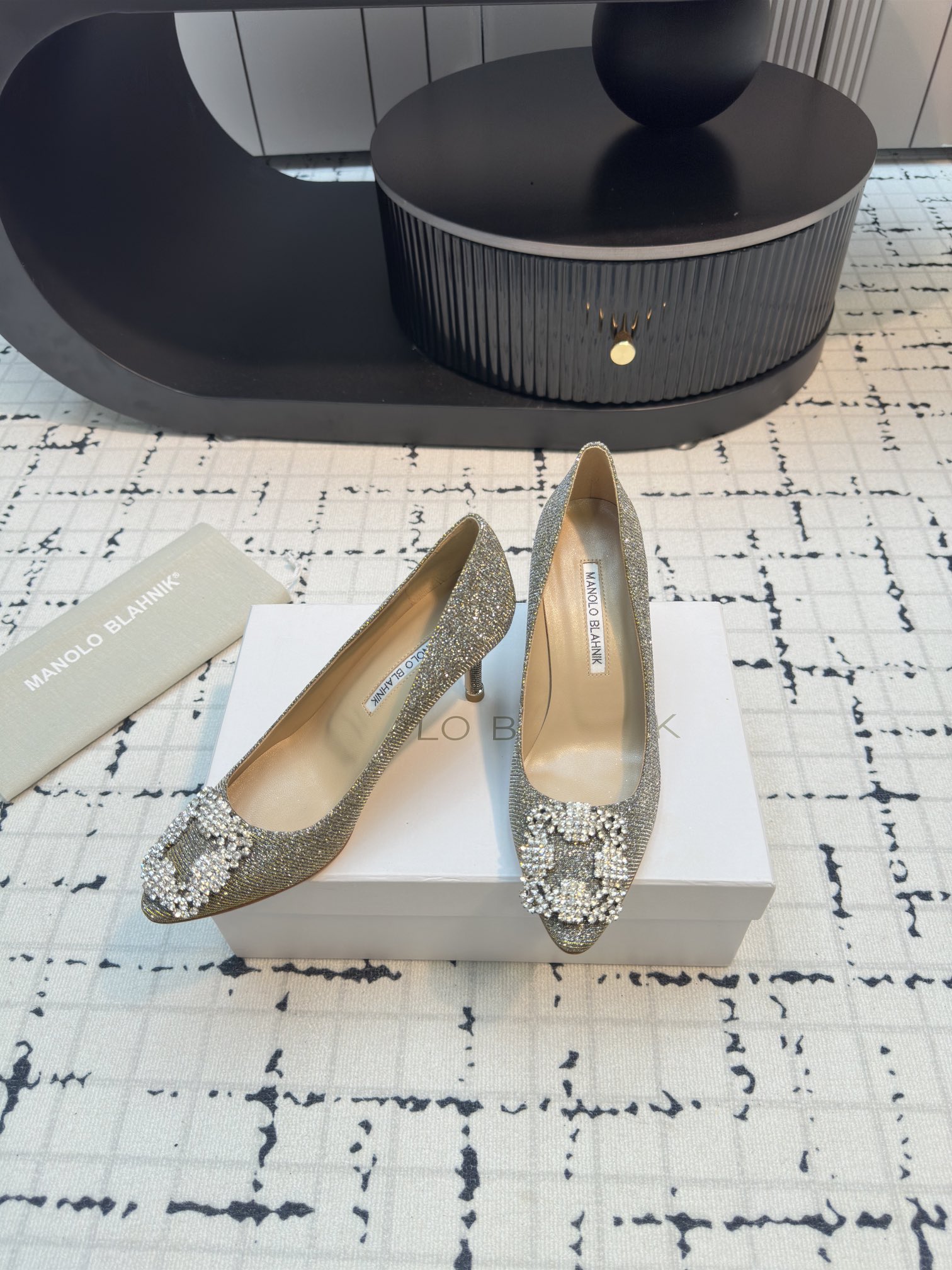 Manolo Blahnik: Quality Custom Shoes with Unique Design and Precision Testing - 图片 5