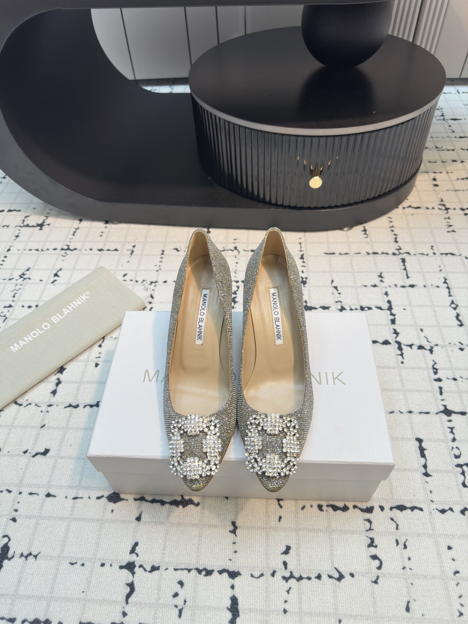 Manolo Blahnik: Quality Custom Shoes with Unique Design and Precision Testing