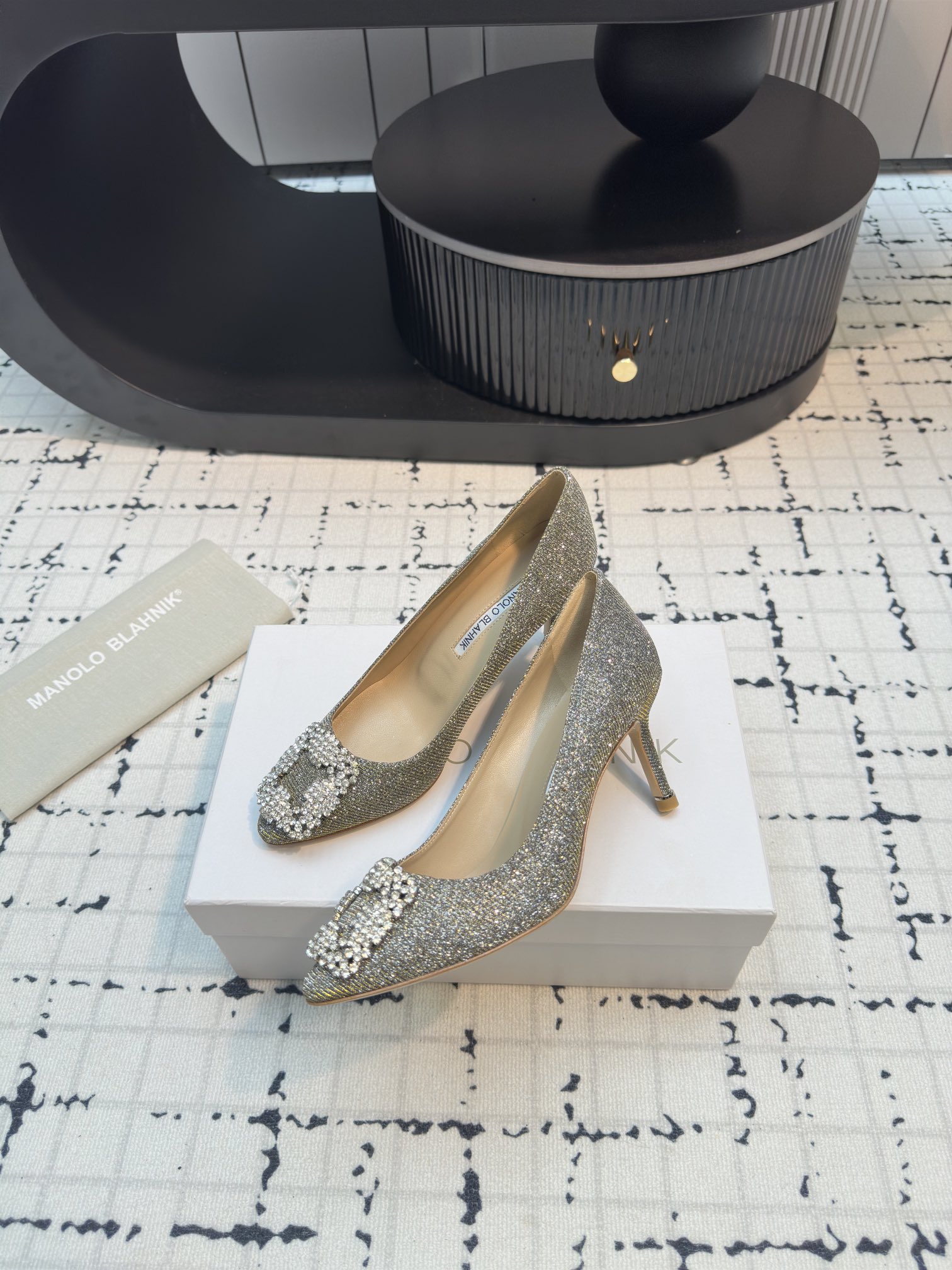 Manolo Blahnik: Quality Custom Shoes with Unique Design and Precision Testing - 图片 3