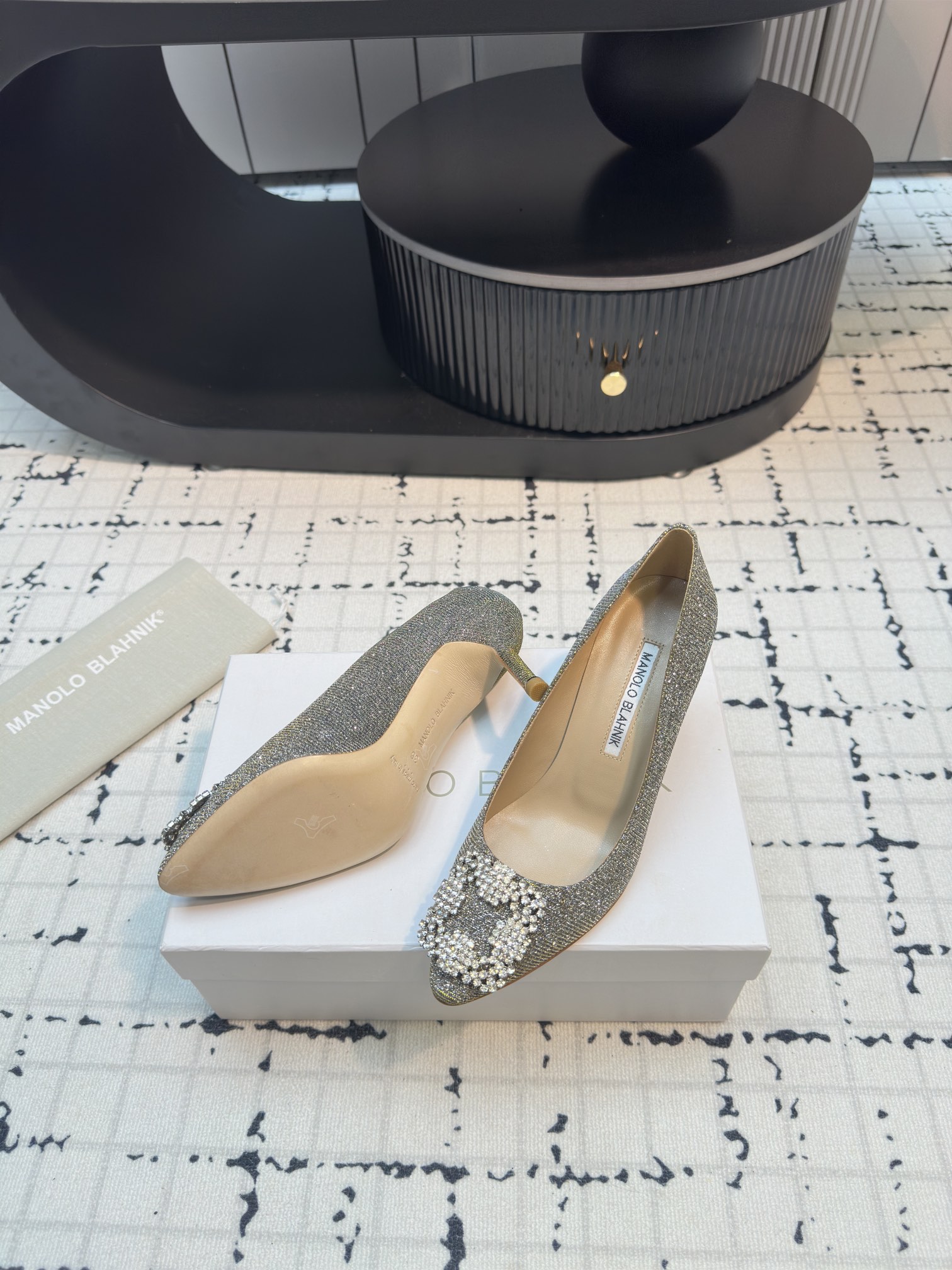 Manolo Blahnik: Quality Custom Shoes with Unique Design and Precision Testing - 图片 7