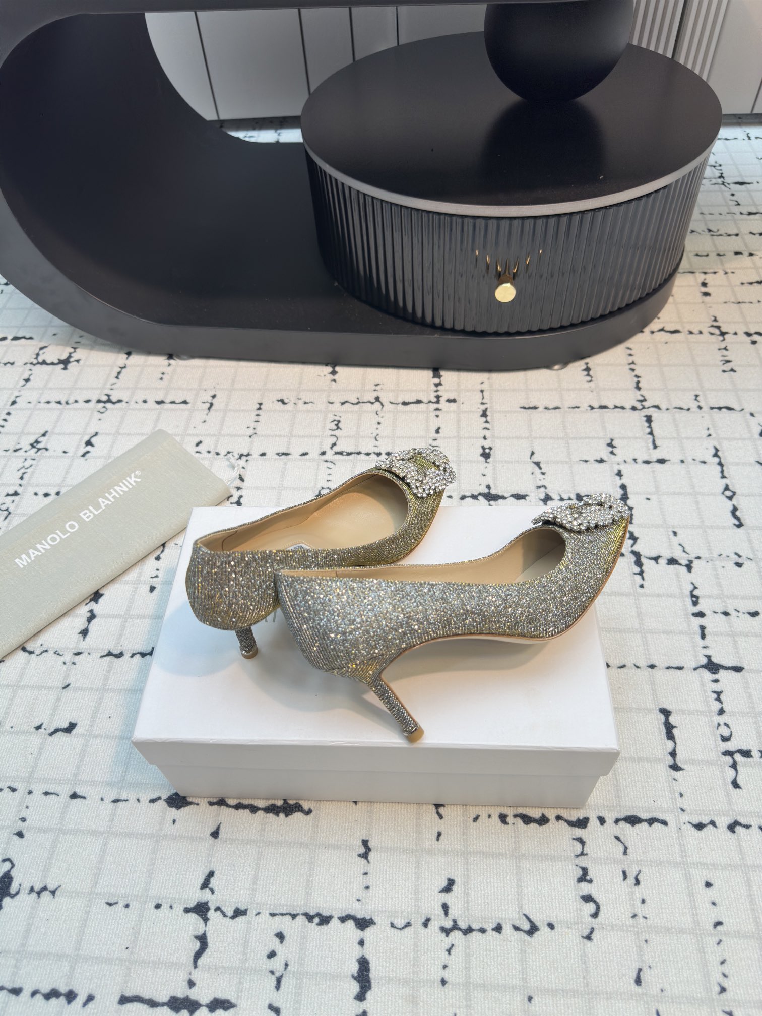 Manolo Blahnik: Quality Custom Shoes with Unique Design and Precision Testing - 图片 6