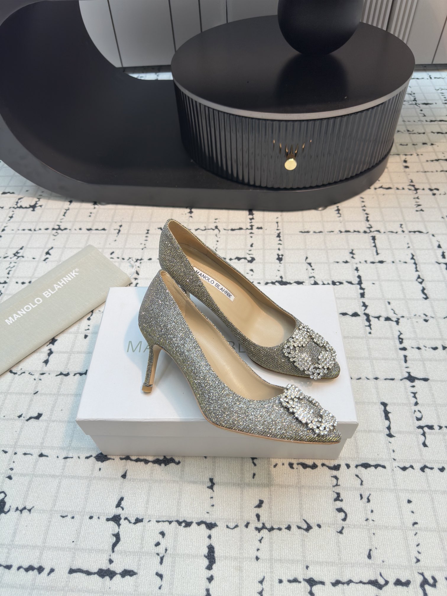 Manolo Blahnik: Quality Custom Shoes with Unique Design and Precision Testing - 图片 2