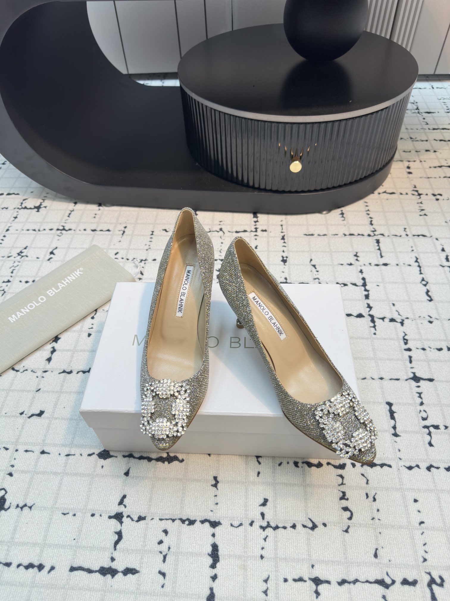 Manolo Blahnik: Quality Custom Shoes with Unique Design and Precision Testing - 图片 4