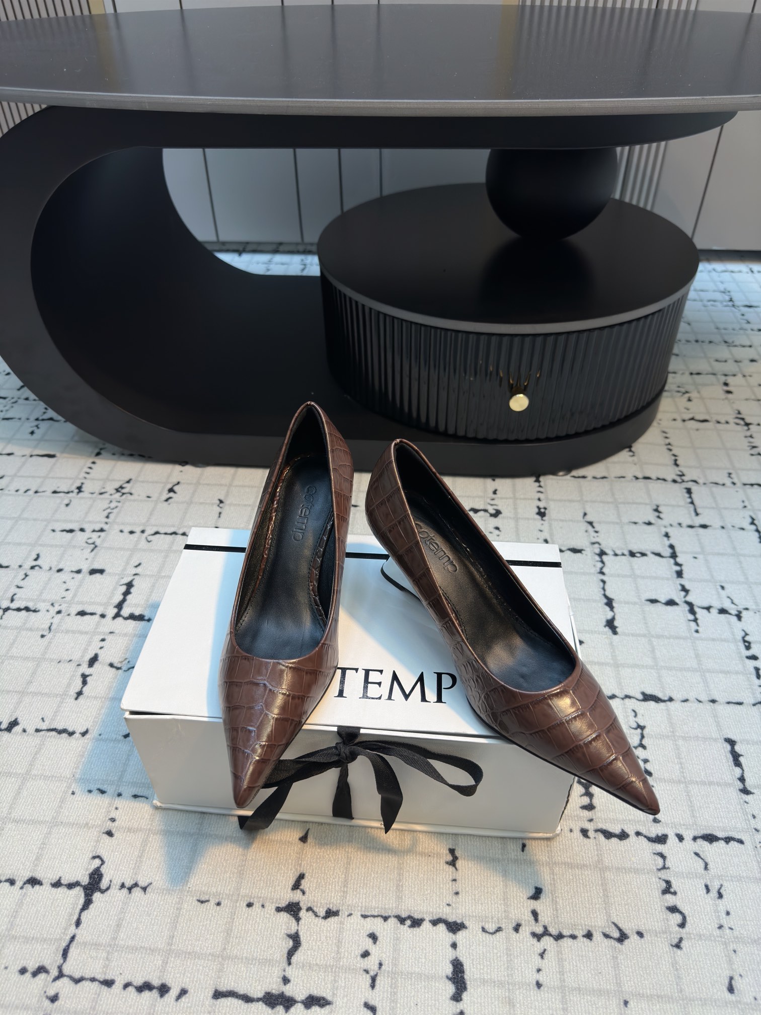 Cotemp 110FW Pointy Shoe Series: Silk Embroidered Heels with Metallic Shine - 图片 4