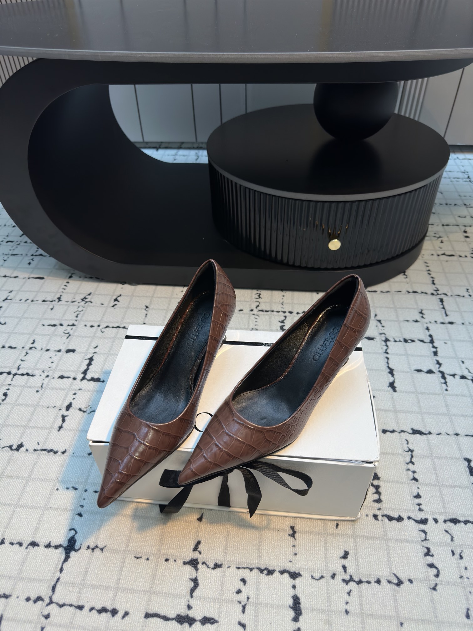 Cotemp 110FW Pointy Shoe Series: Silk Embroidered Heels with Metallic Shine - 图片 2
