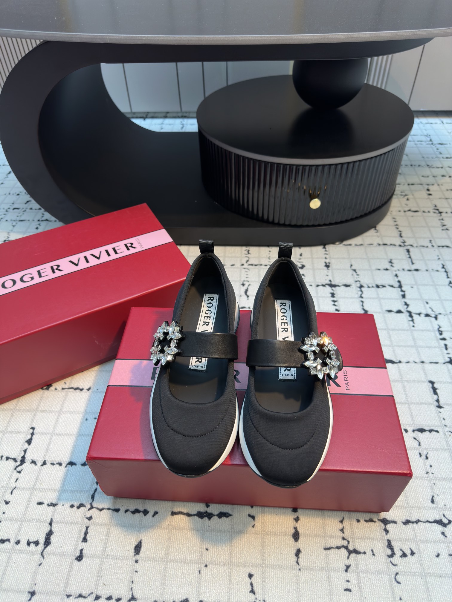 NO:406896,Roger Vivia #New Early Spring Viv' Run Diamond Buckle Fabric Sneakers Daily Leisure Travel and Driving Sports Must-have Casual Model Number 35/40 (40 Customized No Return or Exchange), Casual Shoes/Sneakers, Sneakers19860909罗杰维维亚#早春新款 Viv' Run钻扣织物运动鞋 日常休闲 旅游开车 运动必备休闲款 码数35/40（40定做不退不换）,休闲鞋/运动鞋,sneakers,Women's Shoes