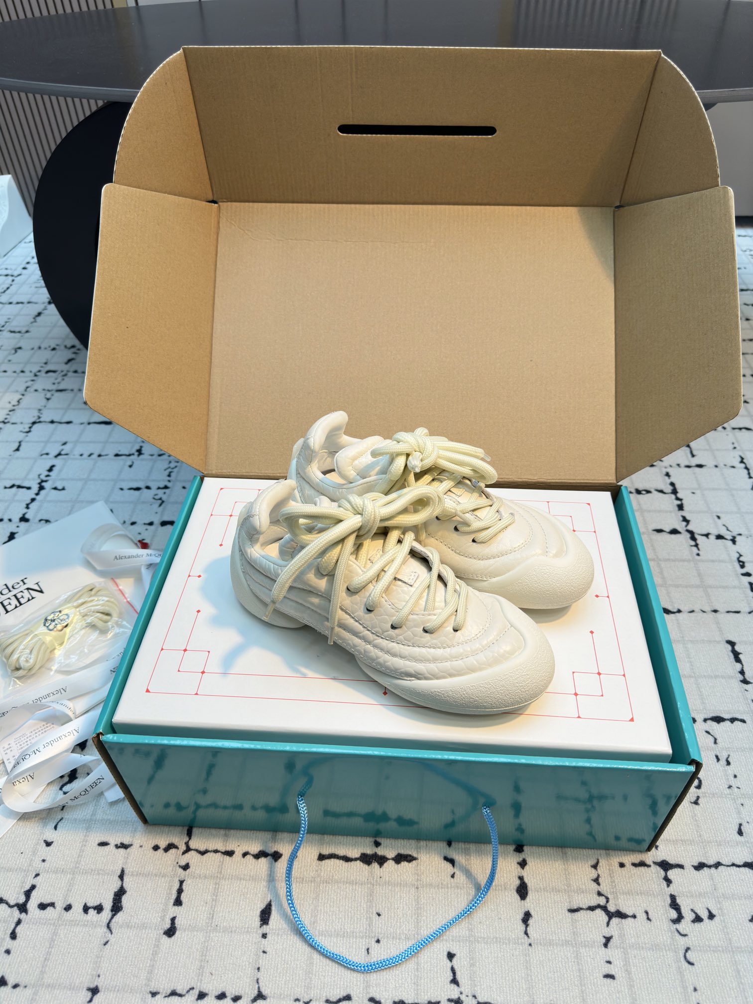 Alexander McQueen Flexion Off White Leather Low-Top Sneakers 2 i1729769902 7901 3