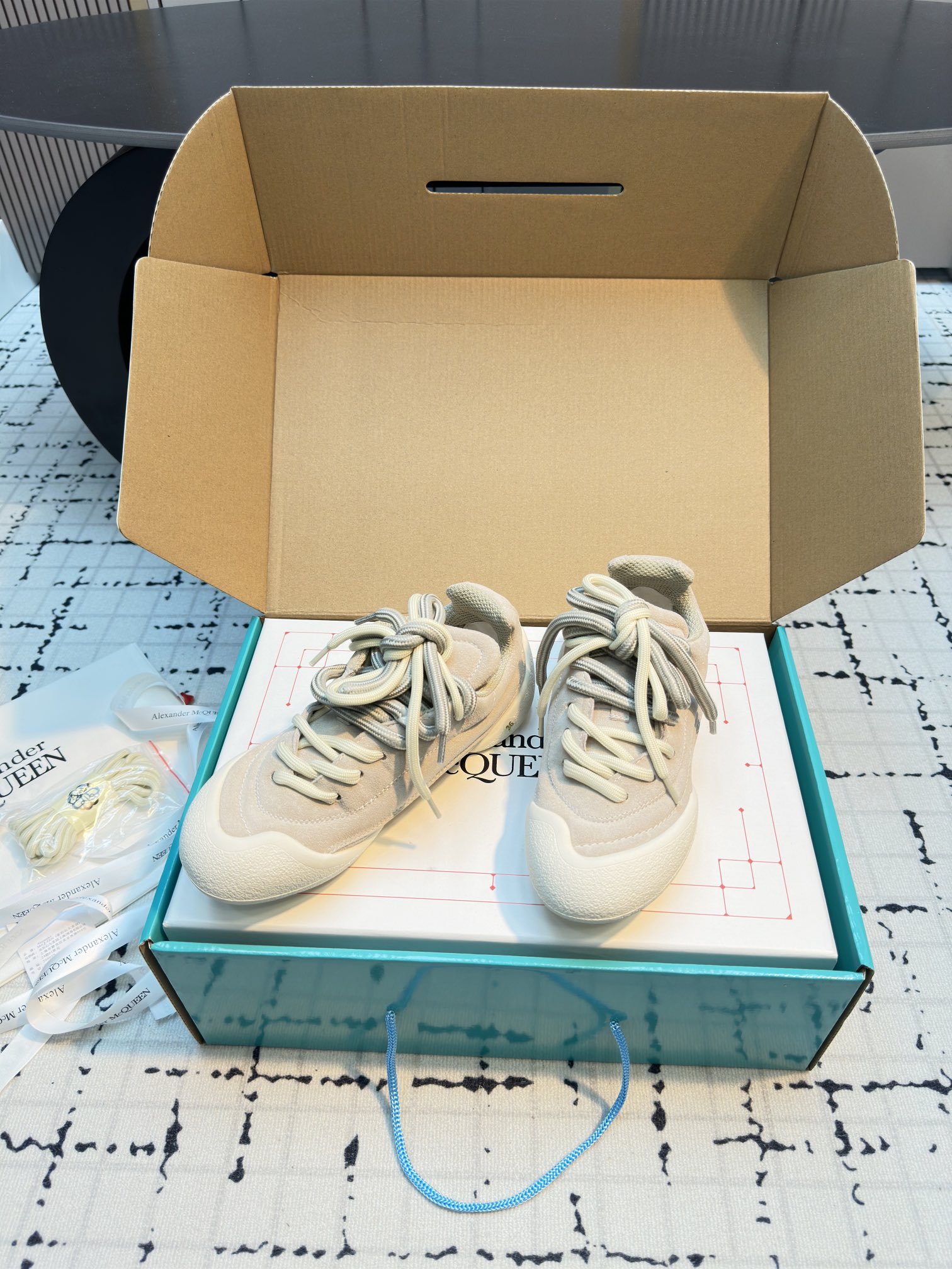Alexander McQueen Flexion Off White Leather Low-Top Sneakers 5 i1729769903 2217 6