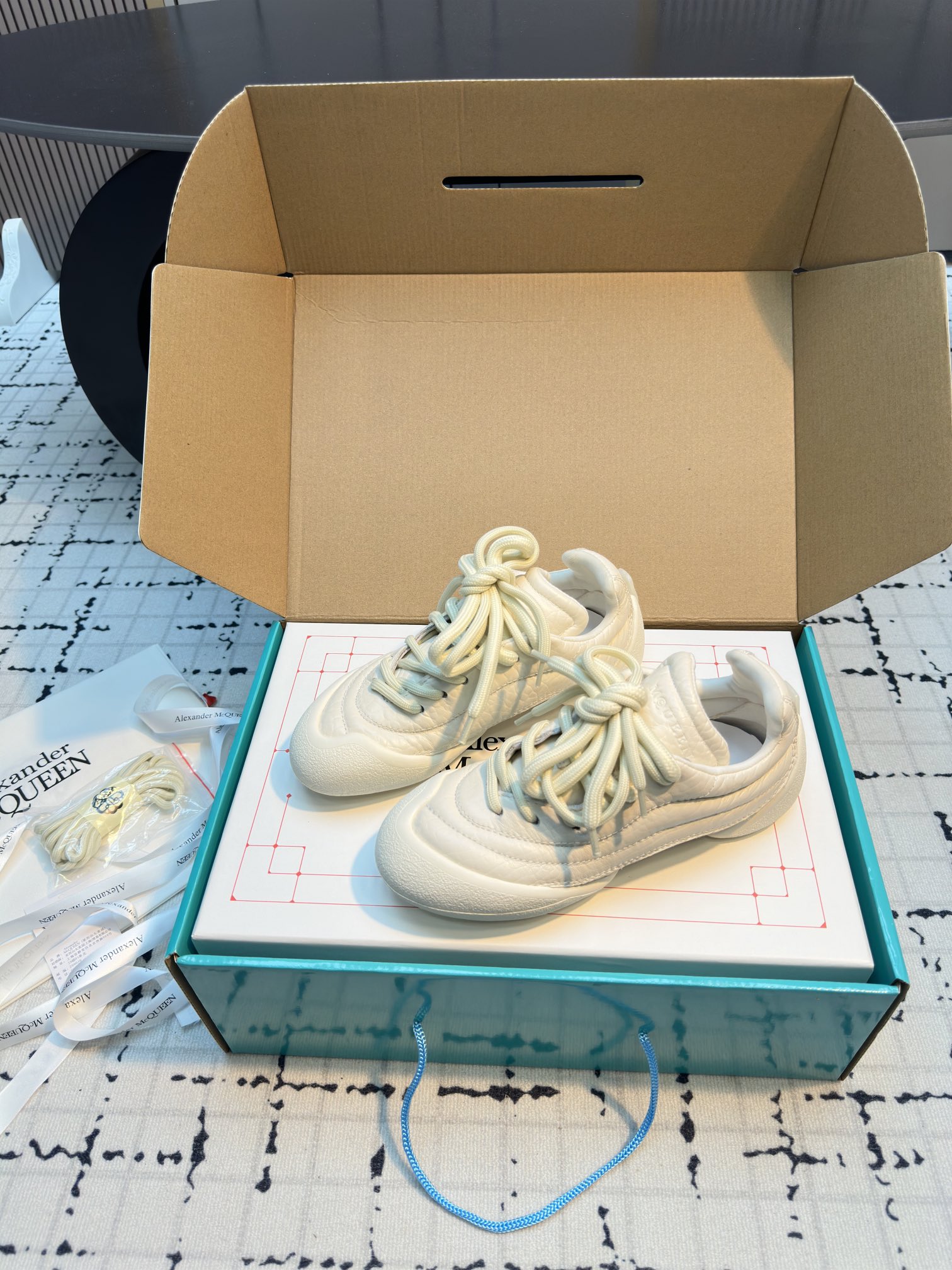 Alexander McQueen Flexion Off White Leather Low-Top Sneakers 4 i1729769903 9025 7