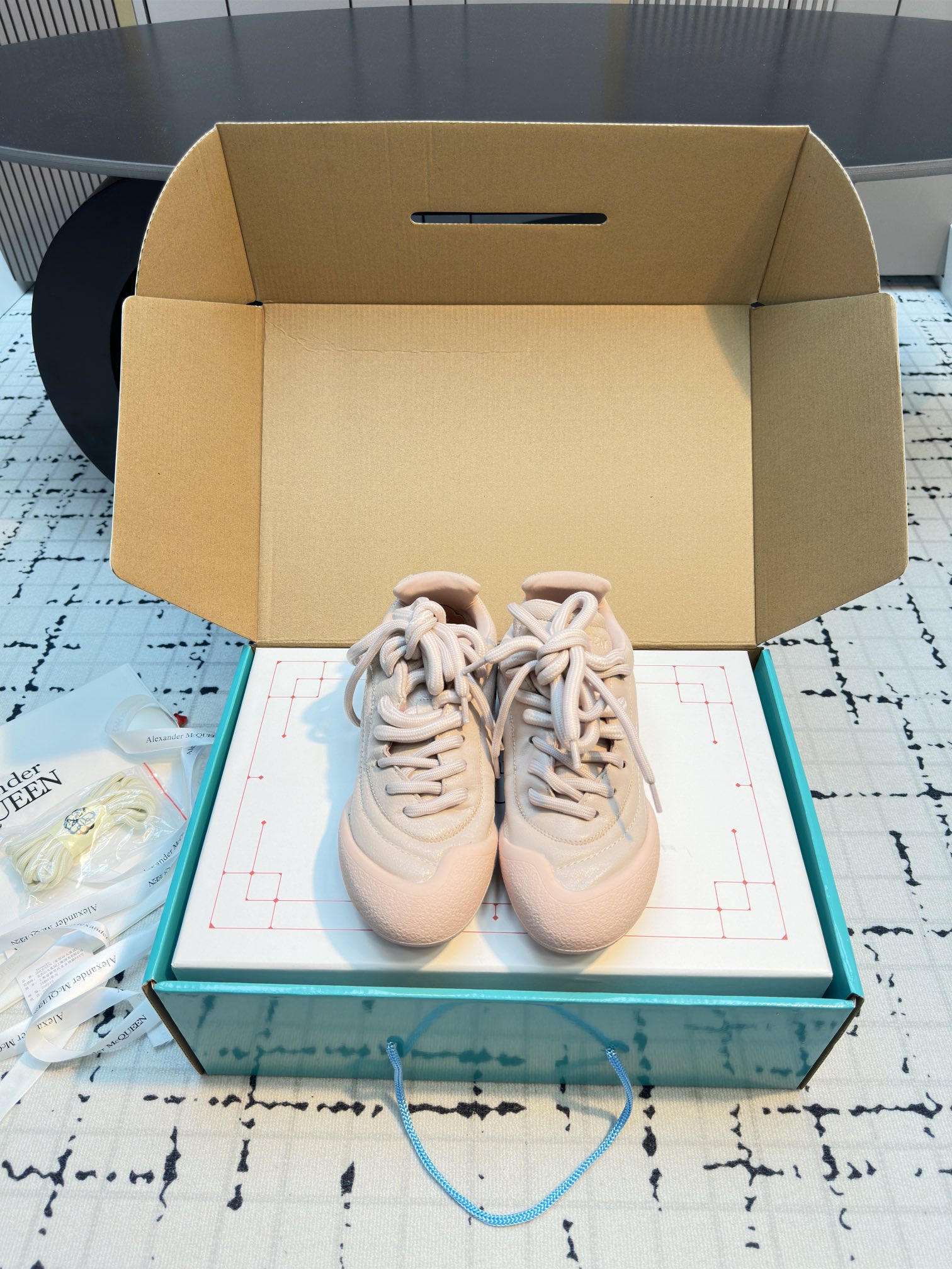 Alexander McQueen Flexion Off White Leather Low-Top Sneakers 3 i1729769999 2307 5