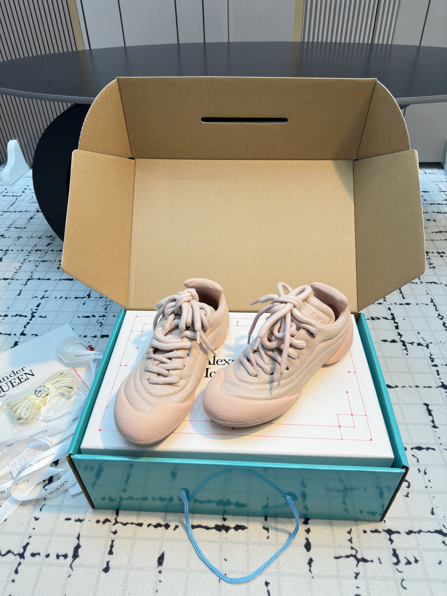 Alexander McQueen Flexion Off White Leather Low-Top Sneakers 4 i1729769999 8150 2