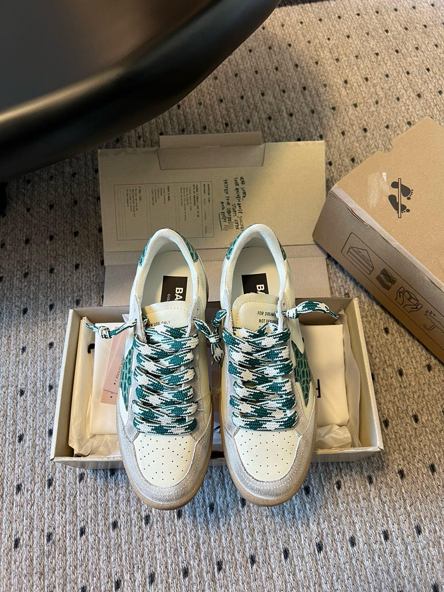 NO:462068,Purchase level, new colors are here, GGDB new spring and summer style, casual moral training small dirty shoes series, breaking the traditional aesthetic, small dirty shoes have been used as a demonstration of celebrity private servers, and it is so versatile!  No need to worry about washing shoes anymore. Customized fabric cowhide/cloth inner towel inside shoe tongue genuine leather private molded sole, original full package size 35/40 (40 custom made without return or replacement), casual shoes/sports shoes, sneakers, cowhide19860909代购级 新色来了 GGDB 春夏季新款 休闲德训小脏鞋系列 打破传统审美,小脏鞋做到了明星私服上脚示范 就是这么百搭 ！再也不用担心洗鞋的问题啦 面料定制牛皮/布面 内里 毛巾里 鞋舌内里真皮 私模大底、原版全套包装 码数35/40（40定做不退不换）,休闲鞋/运动鞋,sneakers,cowhide,Women's Shoes