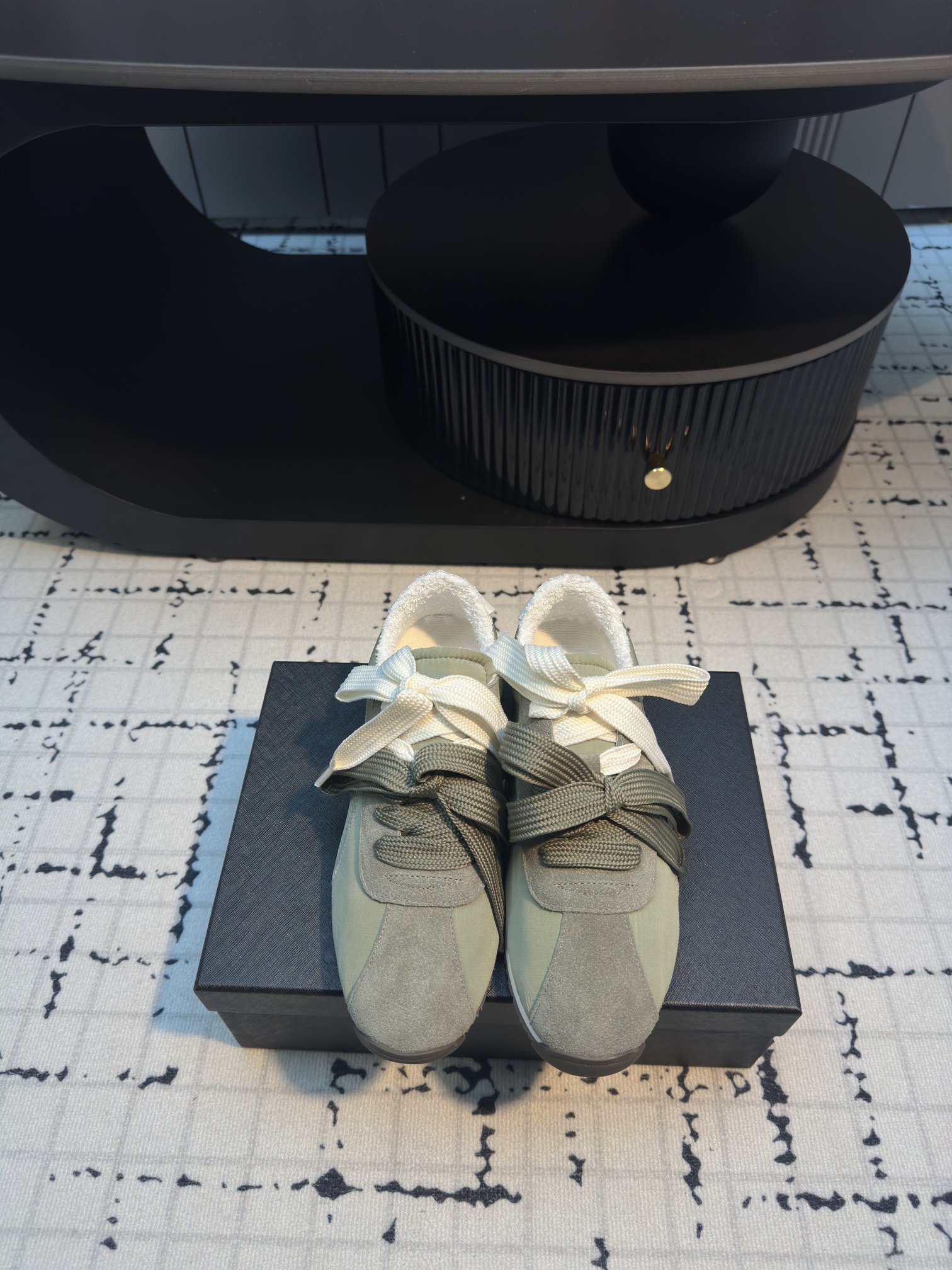 Onitsuka Tiger: Fashionable Leisure Sports Shoes with Handmade Perfection