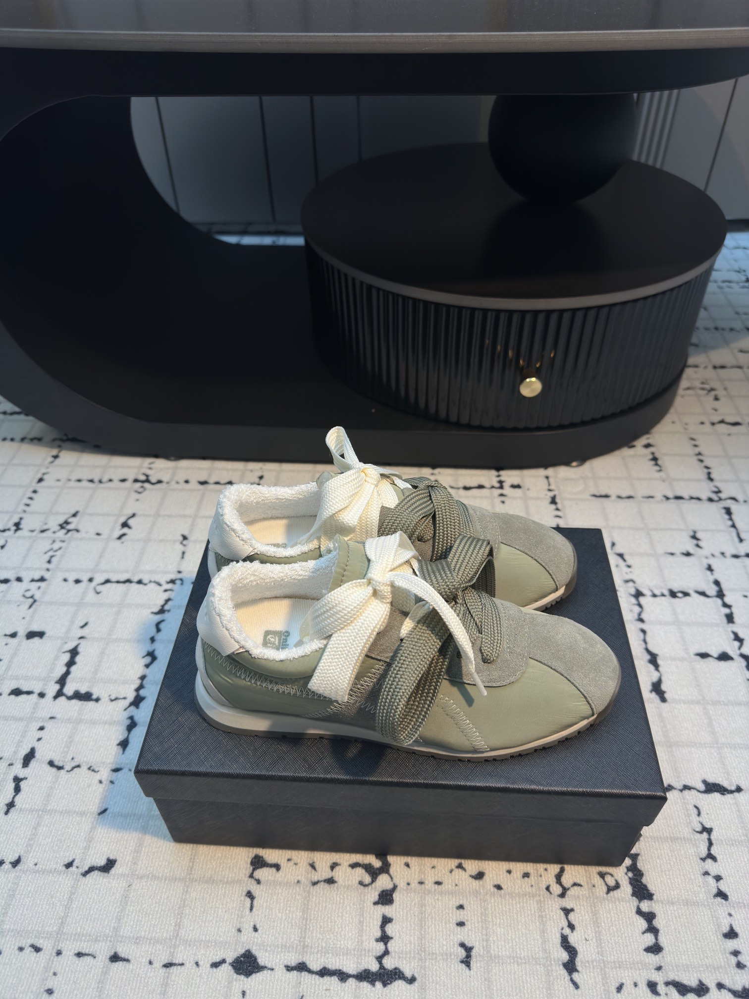 Onitsuka Tiger: Fashionable Leisure Sports Shoes with Handmade Perfection - 图片 3
