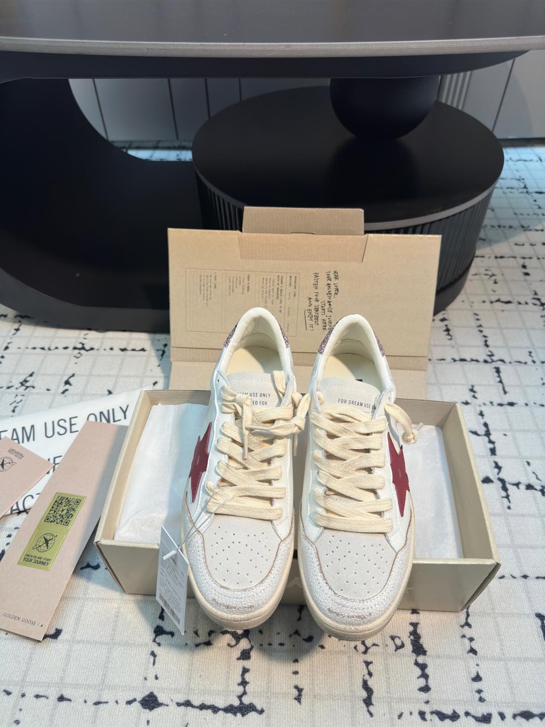 NO:406890,Purchase level, new colors are here, GGDB 25ss Spring and summer new style, casual moral training small dirty shoes series, breaking the traditional aesthetic, small dirty shoes have been used as a demonstration of celebrity private servers, and it is so versatile!  No need to worry about washing shoes anymore. Customized fabric cowhide inner towel inside shoe tongue genuine leather private molded sole, original full set of packaging. Size 35/40 (40 custom made without return or replacement), casual shoes/sports shoes, sneakers, cowhide19860909代购级 新色来了 GGDB 25ss 春夏季新款 休闲德训小脏鞋系列 打破传统审美,小脏鞋做到了明星私服上脚示范 就是这么百搭 ！再也不用担心洗鞋的问题啦 面料定制牛皮 内里 毛巾里 鞋舌内里真皮 私模大底、原版全套包装 码数35/40（40定做不退不换）,休闲鞋/运动鞋,sneakers,cowhide,Women's Shoes