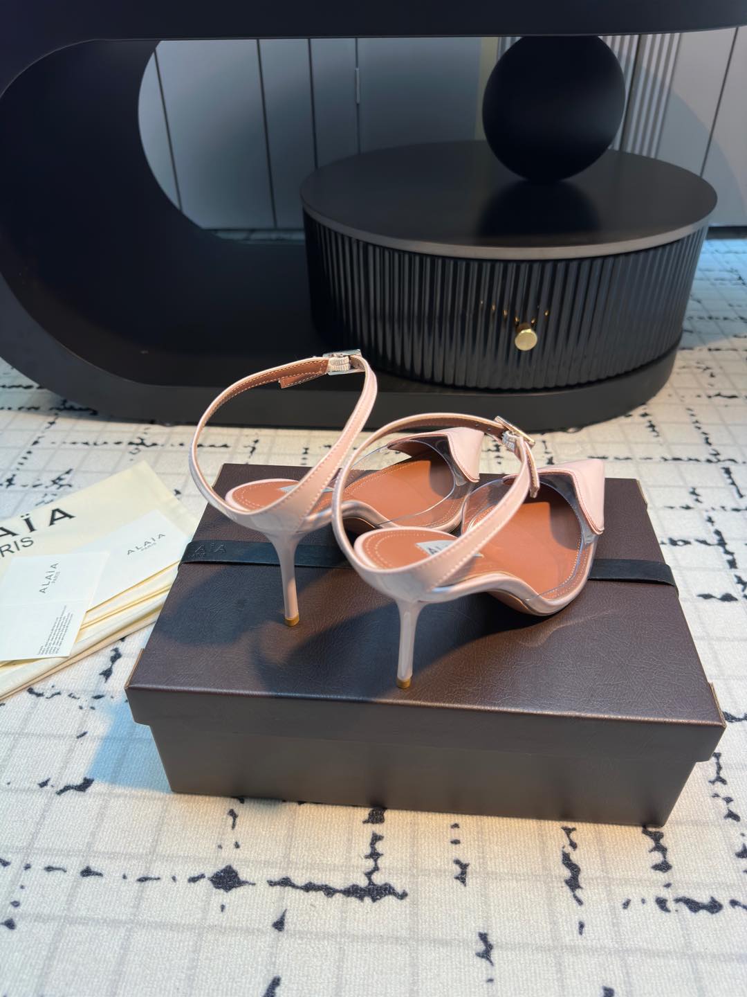 Alaïa High Love Heart Heeled Sandals - Patent Leather, Pointed Toe 7 i1736421159543 9038 0 5