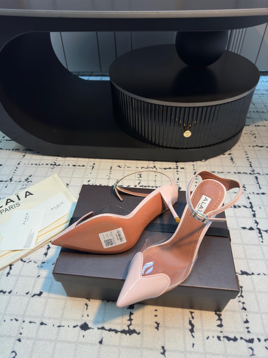 Alaïa High Love Heart Heeled Sandals - Patent Leather, Pointed Toe 8 i1736421159884 6411 0 6