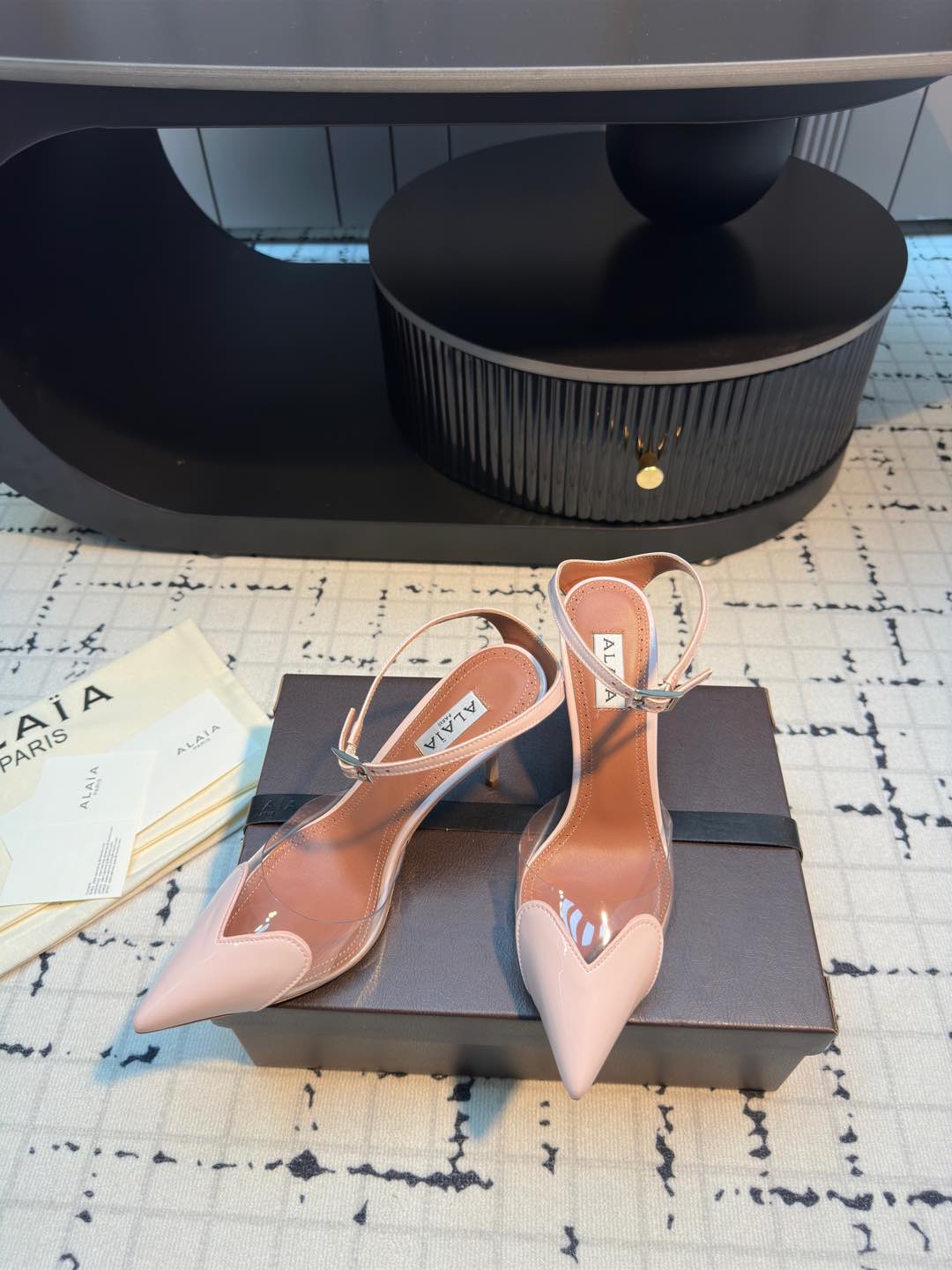 Alaïa High Love Heart Heeled Sandals - Patent Leather, Pointed Toe 5 i1736421160597 6089 0 3
