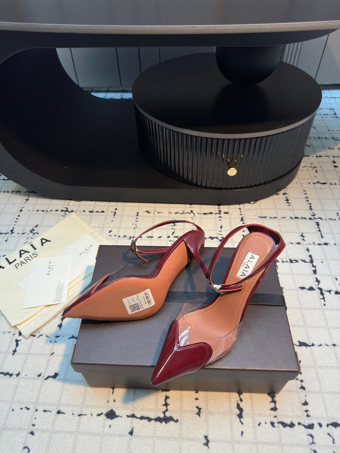 Alaïa High Love Heart Pointed-Toe Slingback Heels - Chic and Elegant 8 i1736421355268 4848 0 6