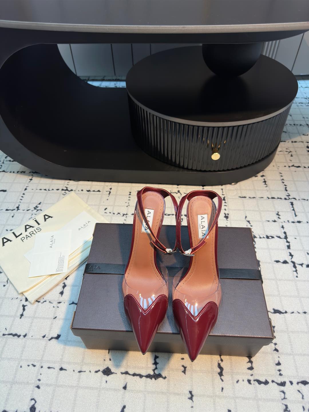 Alaïa High Love Heart Pointed-Toe Slingback Heels - Chic and Elegant 3 i1736421355614 7678 0 0