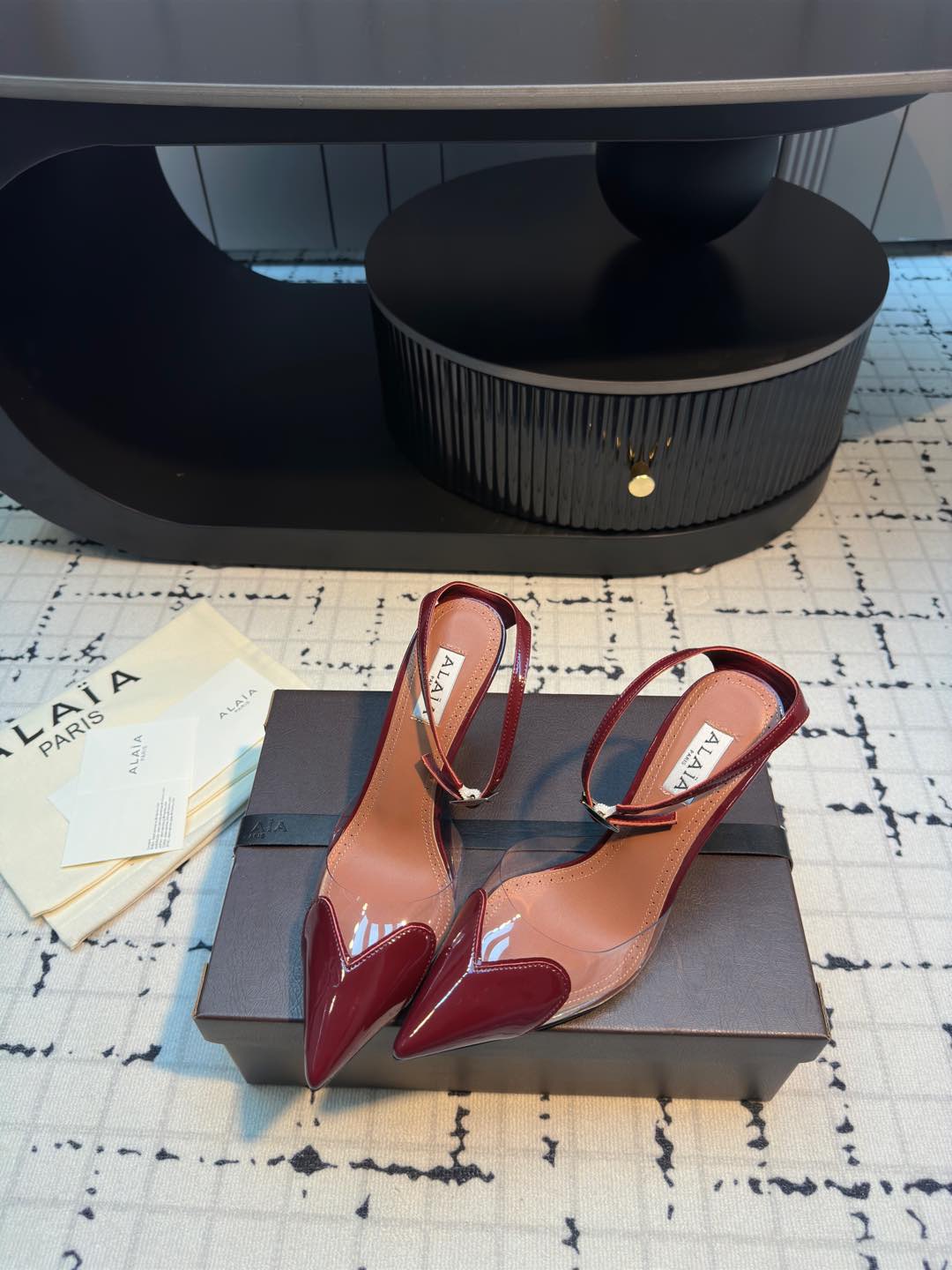 Alaïa High Love Heart Pointed-Toe Slingback Heels - Chic and Elegant 4 i1736421370764 5131 0 2