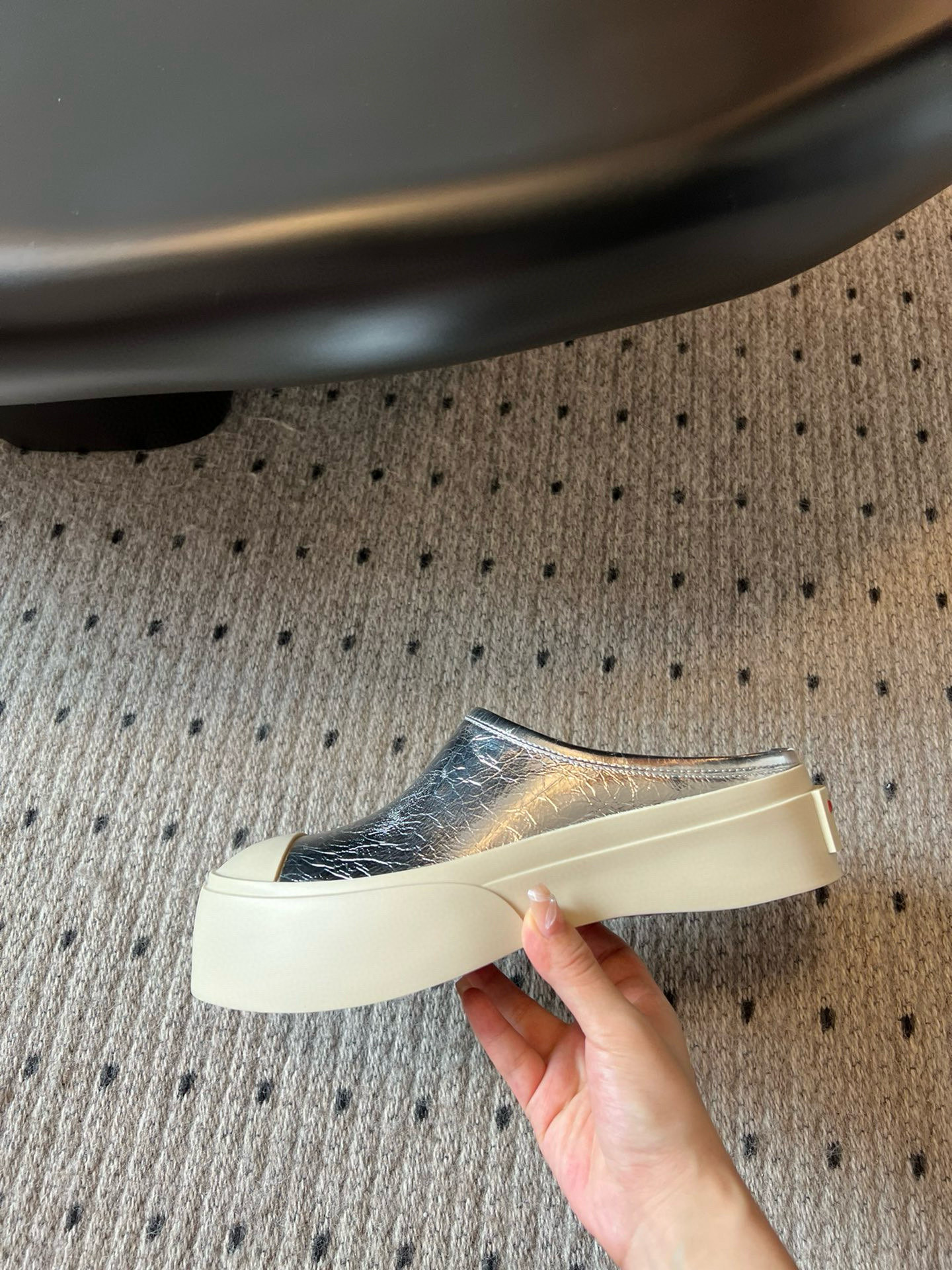 Marni Platform Mules: Silver Leather, Round Toe, Slip-On Style, and Rubber Sole 7 i1740308439124 6728 0 4