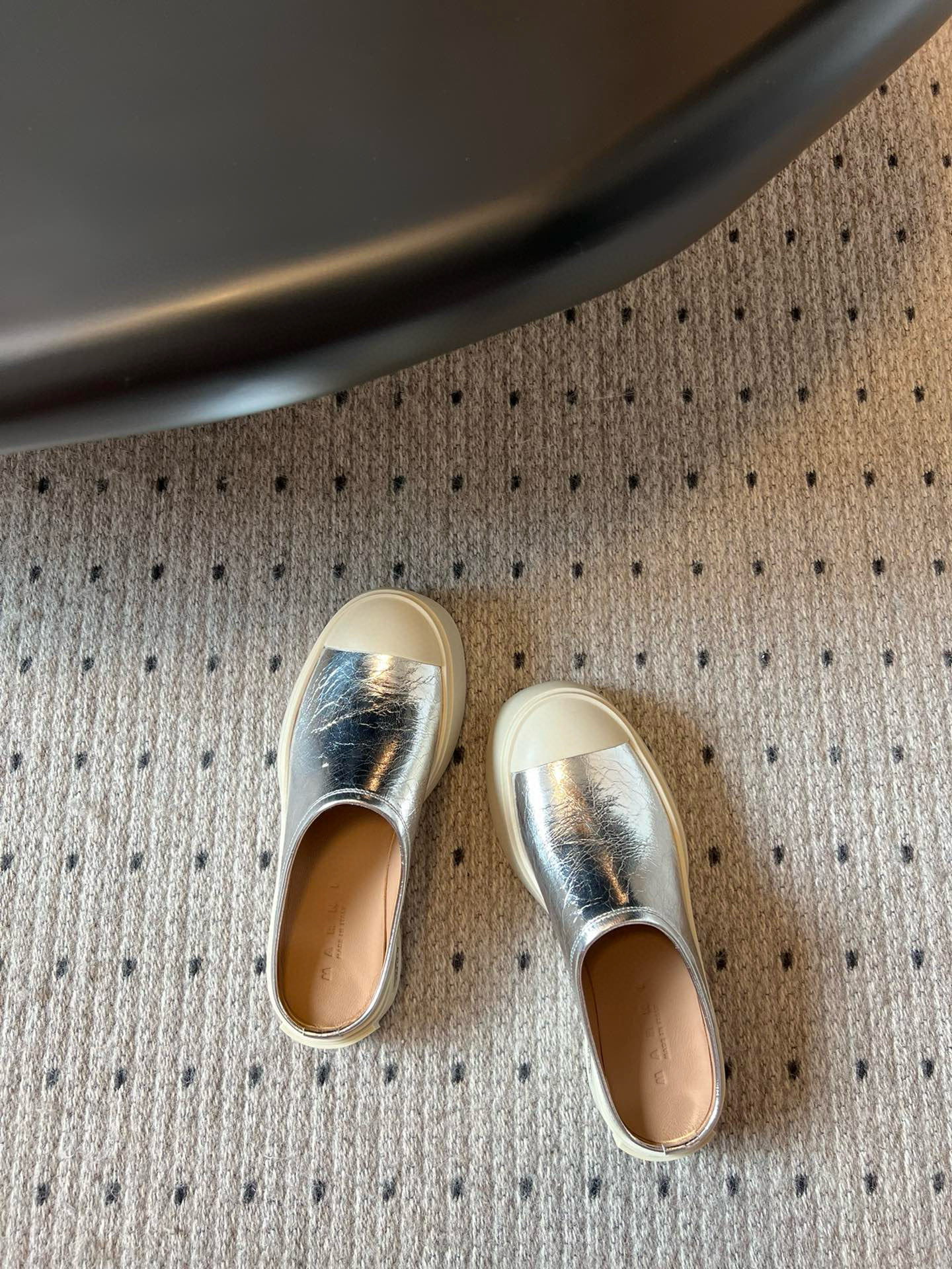 Marni Platform Mules: Silver Leather, Round Toe, Slip-On Style, and Rubber Sole 9 i1740308439171 3766 0 6