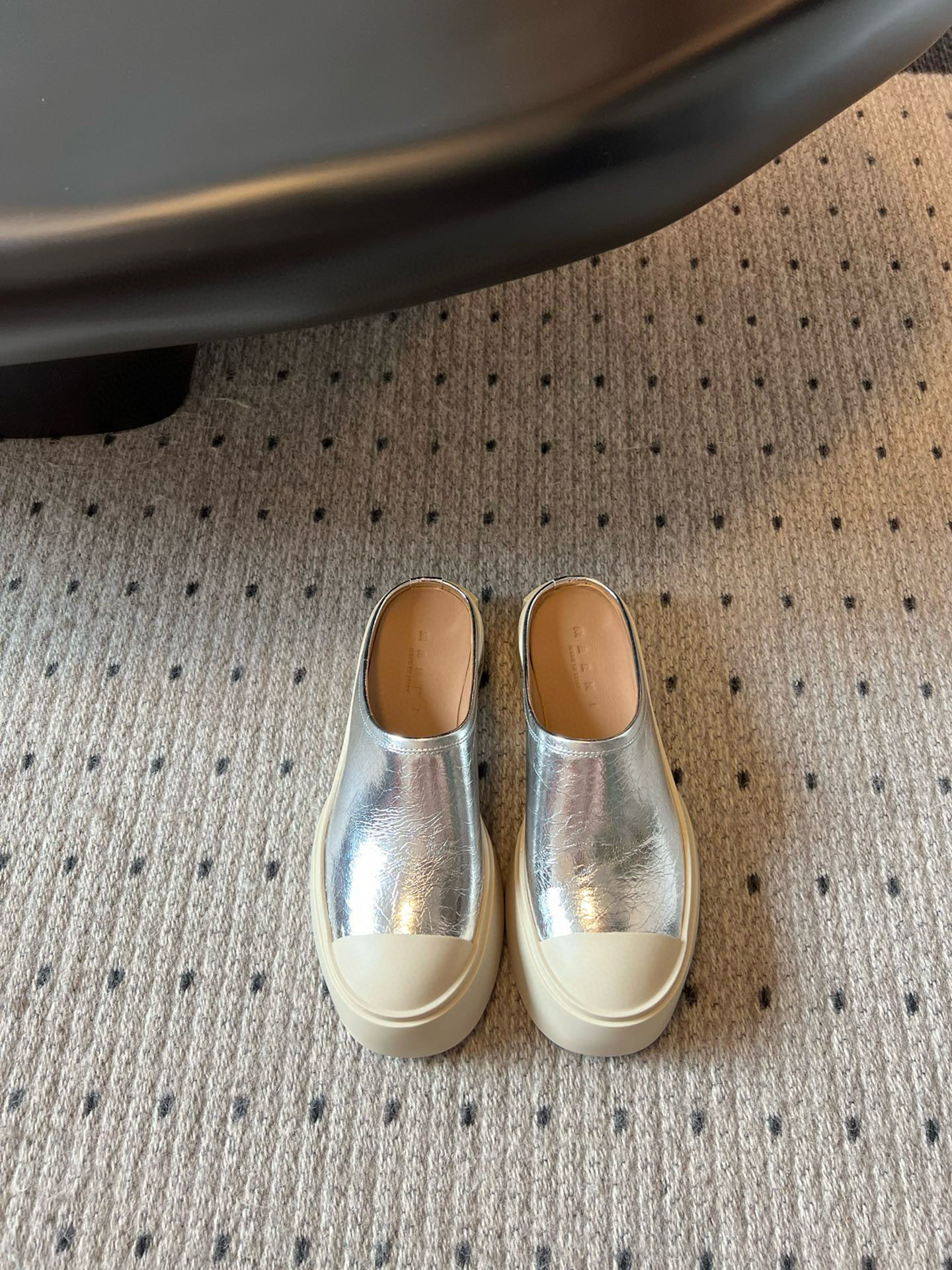 Marni Platform Mules: Silver Leather, Round Toe, Slip-On Style, and Rubber Sole 3 i1740308449292 4243 0 0