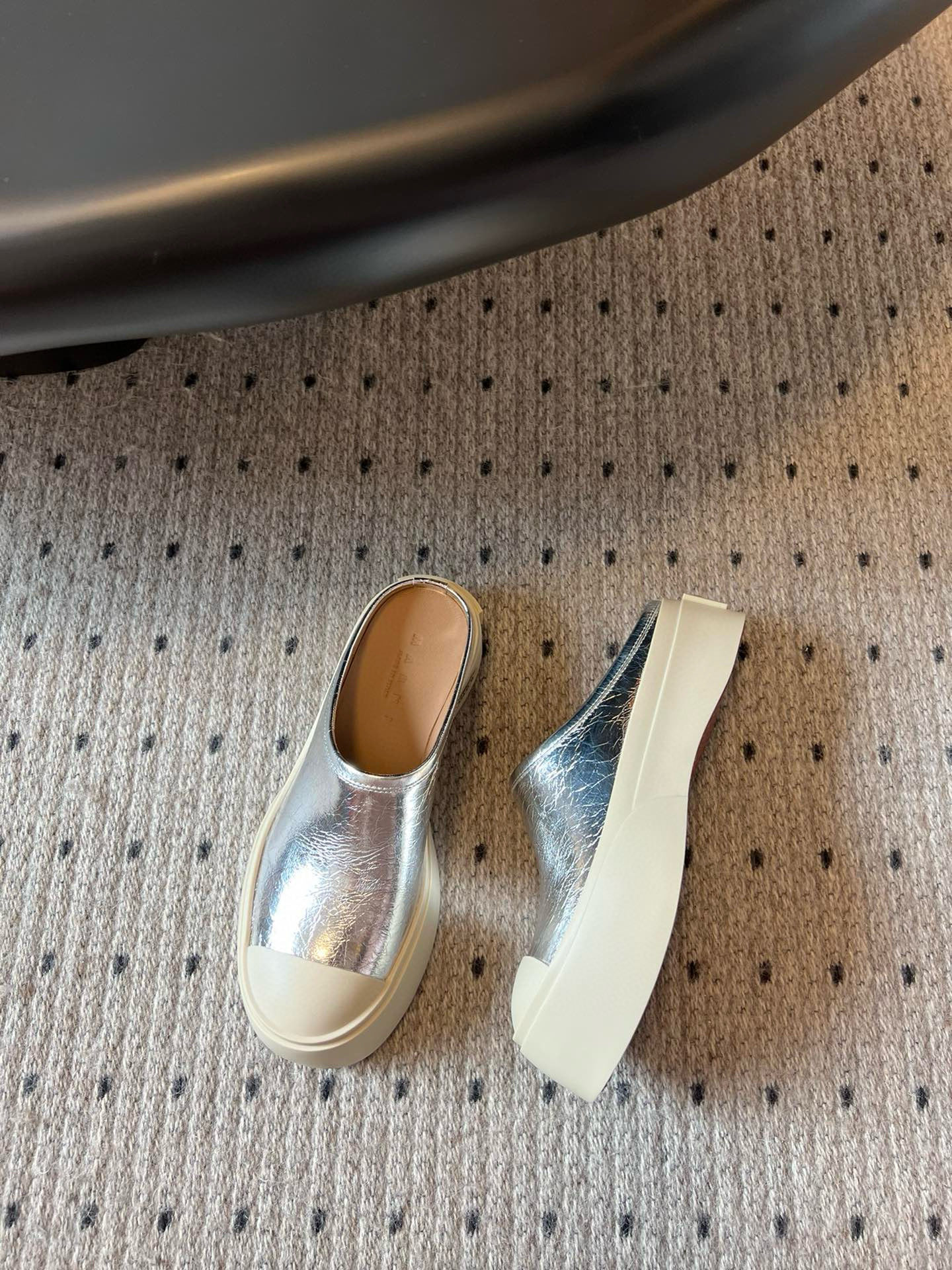 Marni Platform Mules: Silver Leather, Round Toe, Slip-On Style, and Rubber Sole 10 i1740308449796 2225 0 8