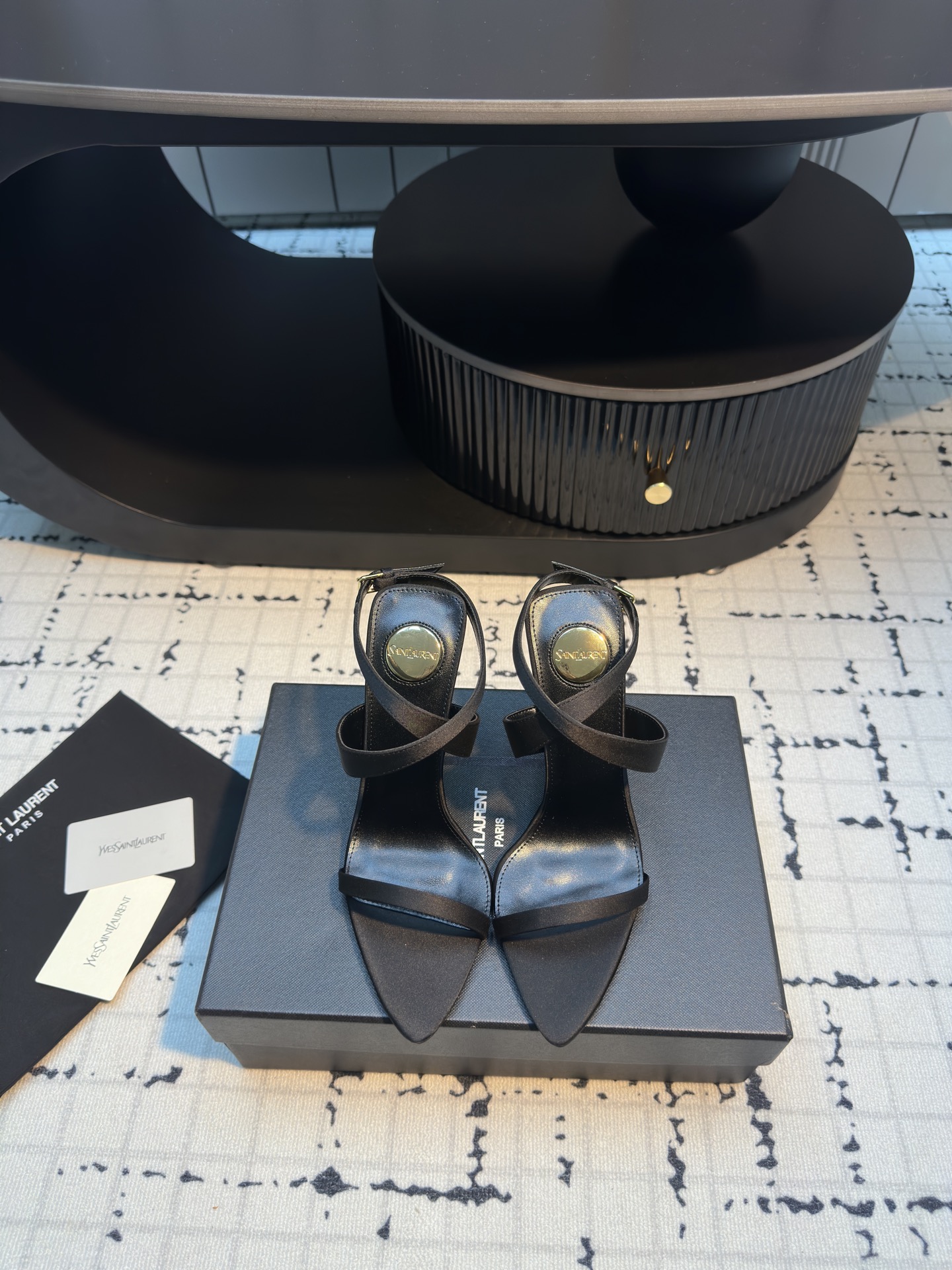 NO:243661,SAINT LAUREN* YSL Yang Shulin's new pointed-toe high-heeled sandals, the beautiful beauty high heels of the young lady, elegant, charming and sexy, and full of femininity!  Imported silk upper, inner footbed sheepskin Italian leather outsole Heel height 11cm Size 35/40 (40 custom made without return or replacement), sandals, saint laurent, saint laurent, sandals, high heels, sheepskin, real silk, Leather soles19860909SAINT LAUREN* YSL 杨树林新款尖头坡跟高跟凉鞋 小姐姐的美丽尤物高跟鞋 优雅迷人性感 女人味十足！ 鞋面进口真丝 内里垫脚羊皮 意大利真皮大底 跟高11cm 尺码35/40（40定做不退不换）,凉鞋,saint laurent,saint laurent,sandals,high heels,sheepskin,real silk,Leather soles,Women's Shoes