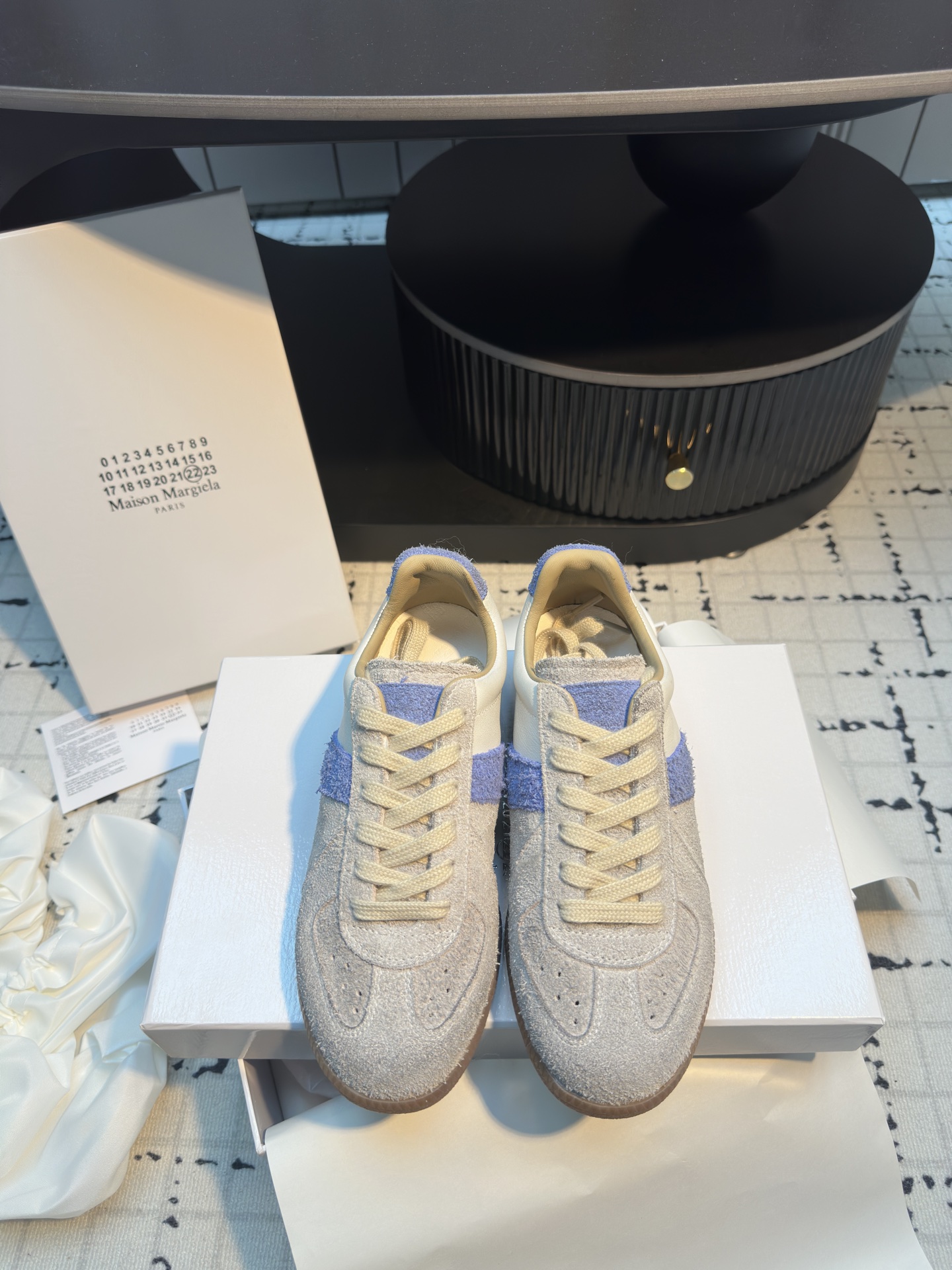 NO:252547,Magira's classic men and women's couples' classic men and women's men and women's men and women's most comfortable and comfortable shoes. Magira's most comfortable and breathable shoes are very high-end. The feet are very light and comfortable. The most important thing is not to wear them. It's not picky about how you like them. It's super durable and textured. It's very OK when commuting and shopping. Women's 34/40 (34.40 custom-made, no return or exchange) Men's 39/46 (39.45.46 custom-made, no return or exchange), casual shoes/sports shoes, masion margiela, sneakers19860909马吉拉男女情侣款经典德训鞋 马吉拉最最舒服的德训鞋～复古感满满～随便穿搭就可以很高级～上脚非常轻便～超级舒服透气～最重要不累脚~不磨脚～日常出行～不挑任何场合喜欢怎么穿就怎么穿～超级耐看～有质感～通勤逛街都非常ok 女款34/40（34.40定做不退不换） 男款39/46（39.45.46定做不退不换）,休闲鞋/运动鞋,masion margiela,sneakers,Women's Shoes