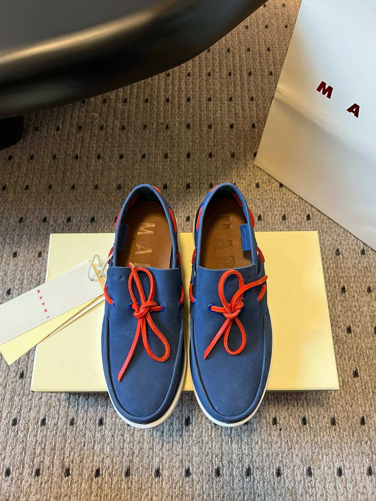 NO:262200,Marn* 25SS New loafers | Red beans are born in the South China Marni New Year’s pre-color red beans are so beautiful!  I tried it on it myself, it was very soft and comfortable, with no restraint at all, with a matte texture, and more elegant and intellectual. MARNI is so overwhelming, it actually made such a good loafer with a touch of shit. The retro rubber powder is really super white, and it is shocking. The same style for men and women!  Super good looking!  Upper beef matte inner beef matte, large sole original molded rubber sole, women's model 35/41 (40.41 custom made no return or replacement) men's model 40/45 (45 custom made no return or replacement), loafers, marni, loafers19860909Marn* 25SS 新出的乐福鞋｜红豆生南国 Marni新春预备红豆色系太美啦！亲身试穿过,很柔软很舒服,完全没有束缚的感觉,磨砂质感,更优雅知性. MARNI那么过分啊、居然出了这么好穿踩屎感的乐福鞋、复古橡皮粉真的超绝、贼拉显白啊 震撼来袭 男女同款！超级好看！ 鞋面牛磨砂 内里牛磨砂 大底原版开模橡胶底 女款35/41（40.41定做不退不换） 男款40/45（45定做不退不换）,乐福鞋,marni,loafers,Women's Shoes