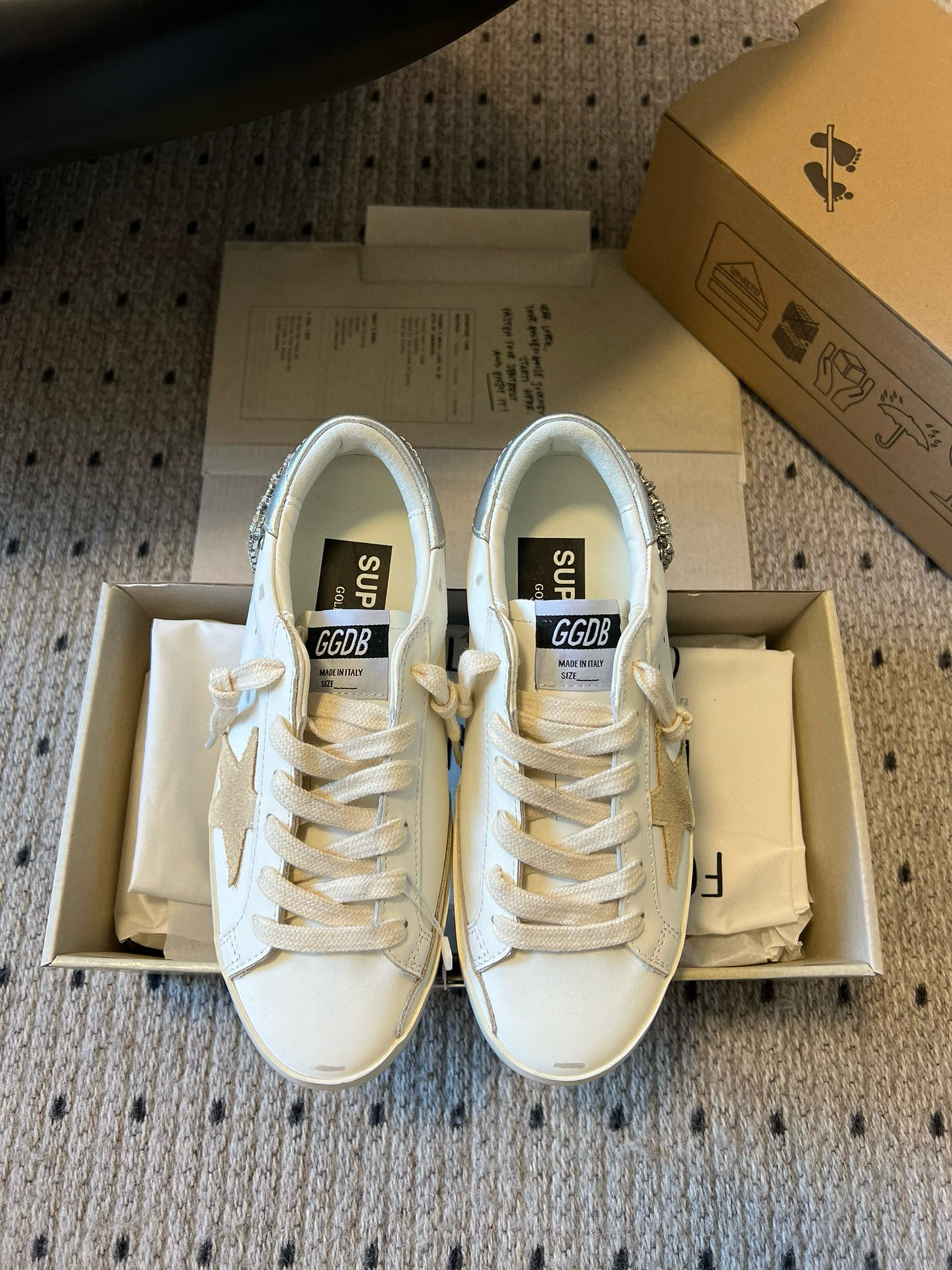 NO:462132,Purchase level, new colors are here, GGDB 25ss Spring and summer new style, casual moral training small dirty shoes, shoes series, breaking the traditional aesthetic, small dirty shoes have been used as a demonstration of celebrity private servers, and it is so versatile!  No need to worry about washing shoes anymore. Customized fabric cowhide inner towel inside shoe tongue genuine leather private molded sole, original full set of packaging. Size 35/40 (40 custom made without return or replacement), casual shoes/sports shoes, sneakers, cowhide19860909代购级 新色来了 GGDB 25ss 春夏季新款 休闲德训小脏鞋板鞋系列 打破传统审美,小脏鞋做到了明星私服上脚示范 就是这么百搭 ！再也不用担心洗鞋的问题啦 面料定制牛皮 内里 毛巾里 鞋舌内里真皮 私模大底、原版全套包装 码数35/40（40定做不退不换）,休闲鞋/运动鞋,sneakers,cowhide,Women's Shoes